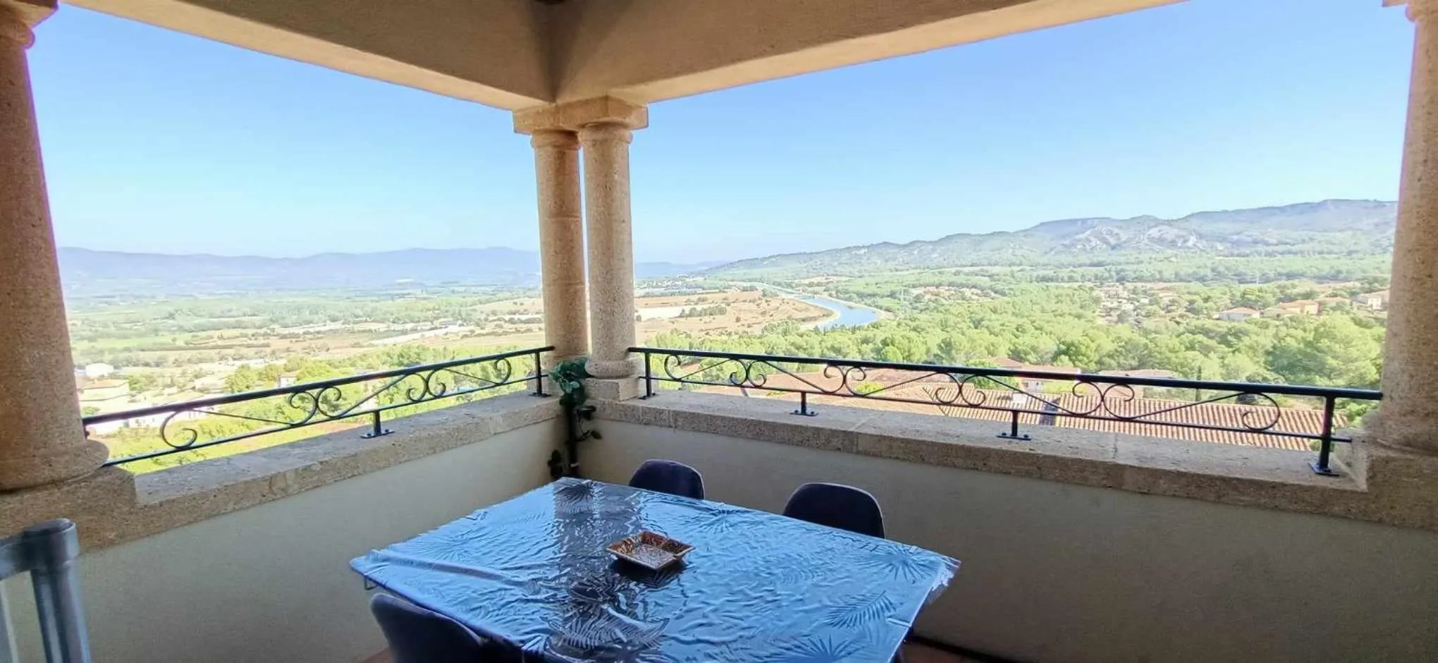 Appartement vue panoramique au domaine et golf de pont royal