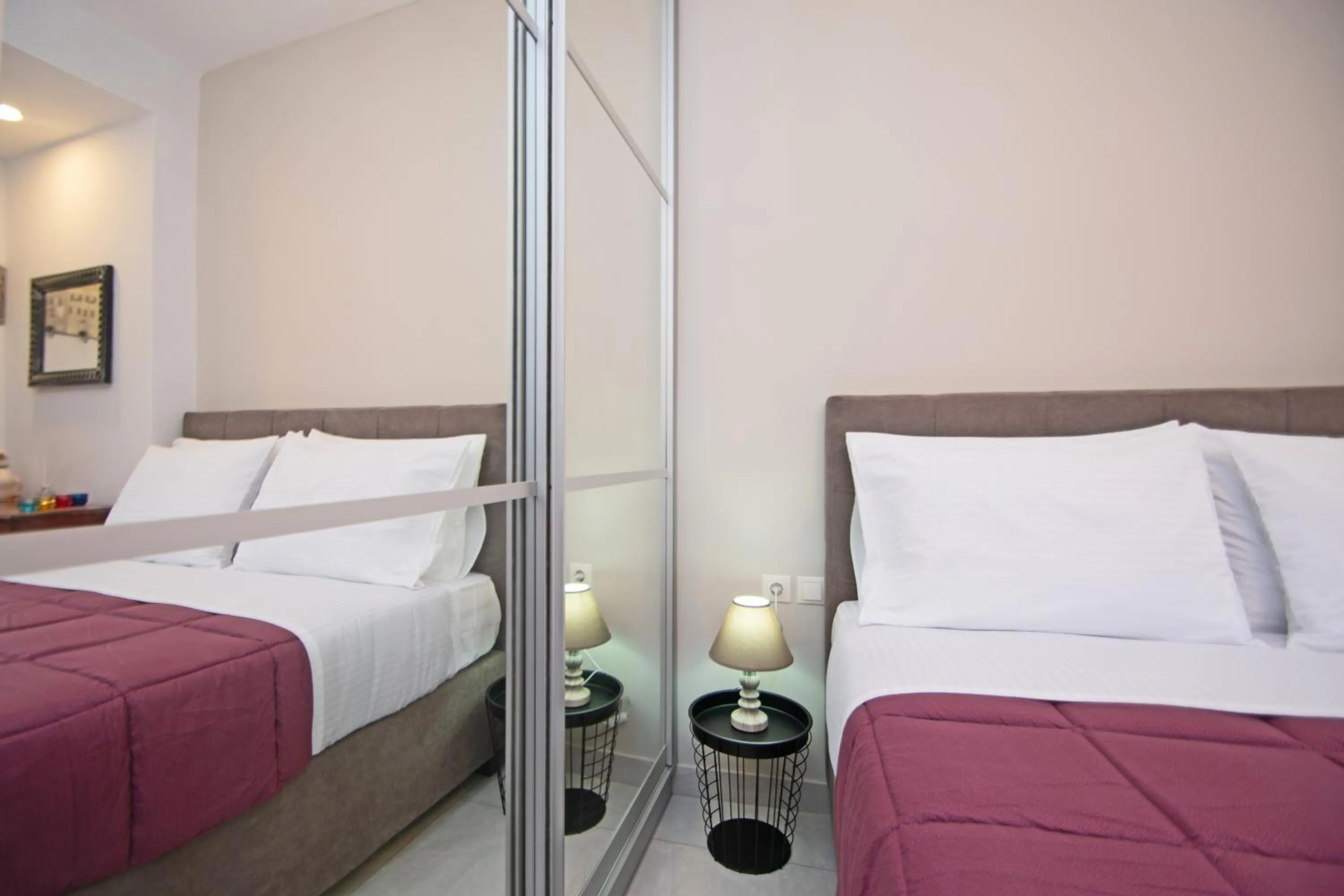 Bed in Victor Junior Suite by "elite"