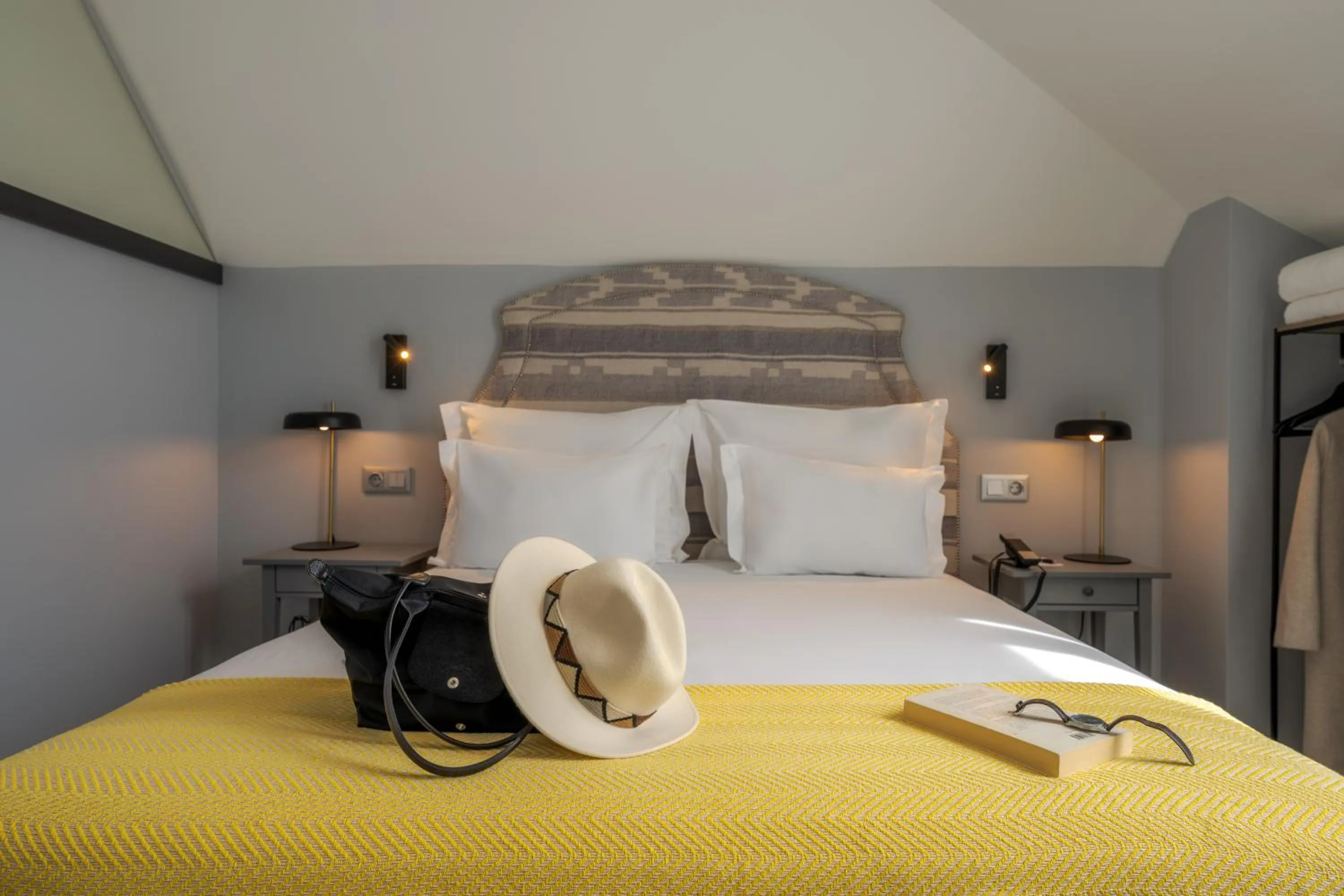 Bed in Pousada Alfama