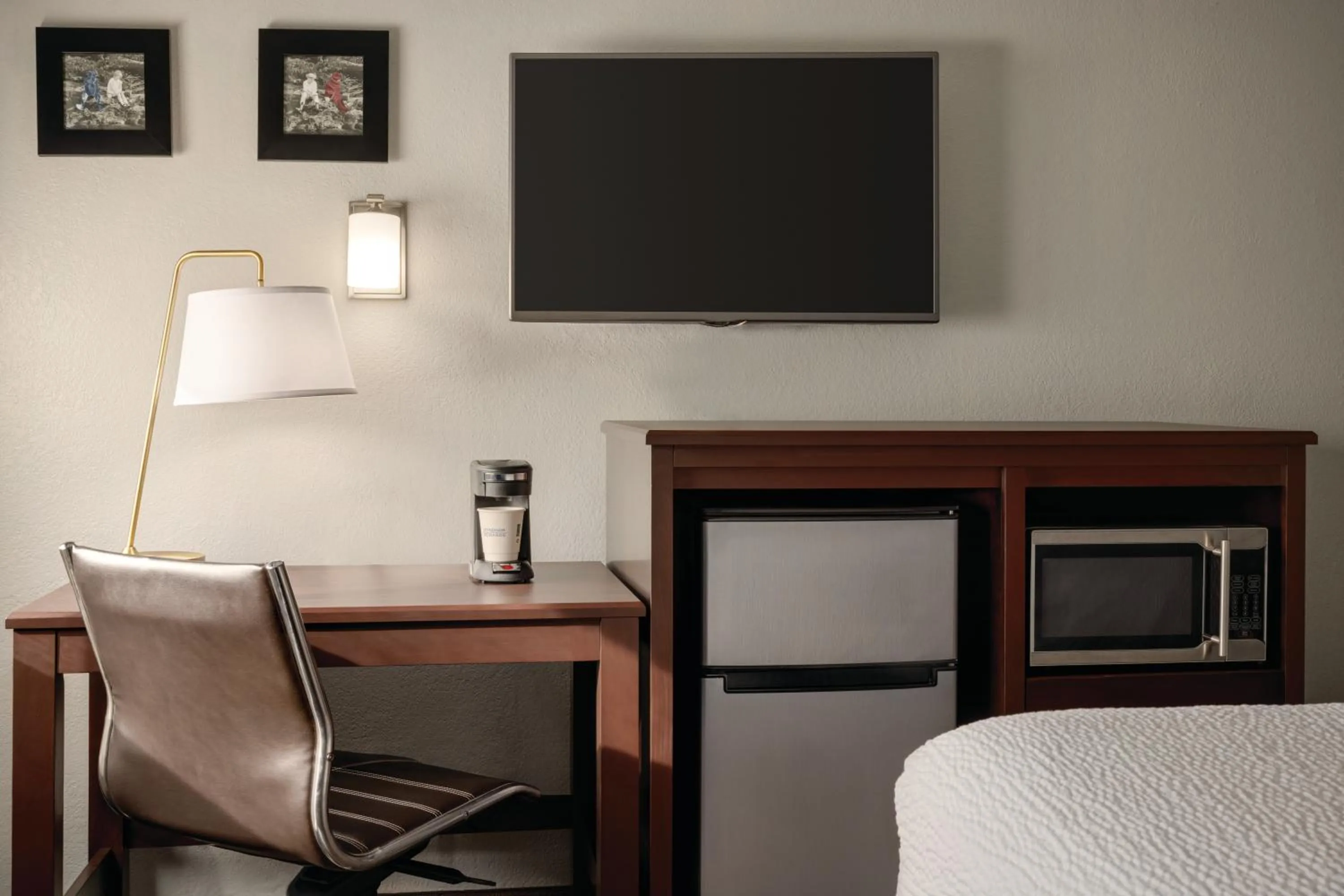 Coffee/tea facilities, Bed in AmericInn by Wyndham Madison WI