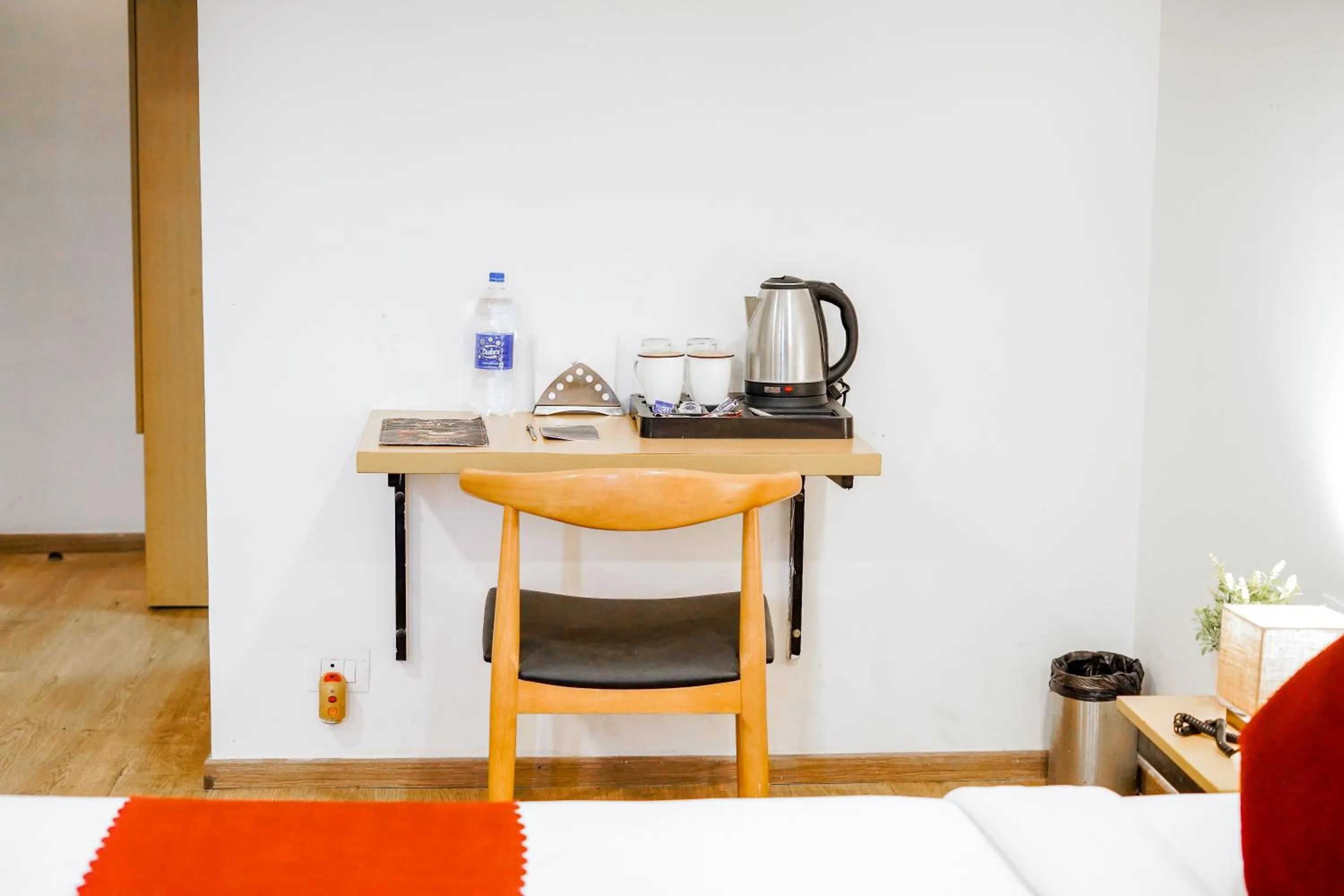 Coffee/tea facilities in Saltstayz Express - Medicity Near Medanta Hospital