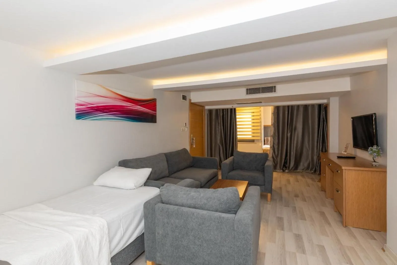 Communal lounge/ TV room, Bed in GalataportWawhotel