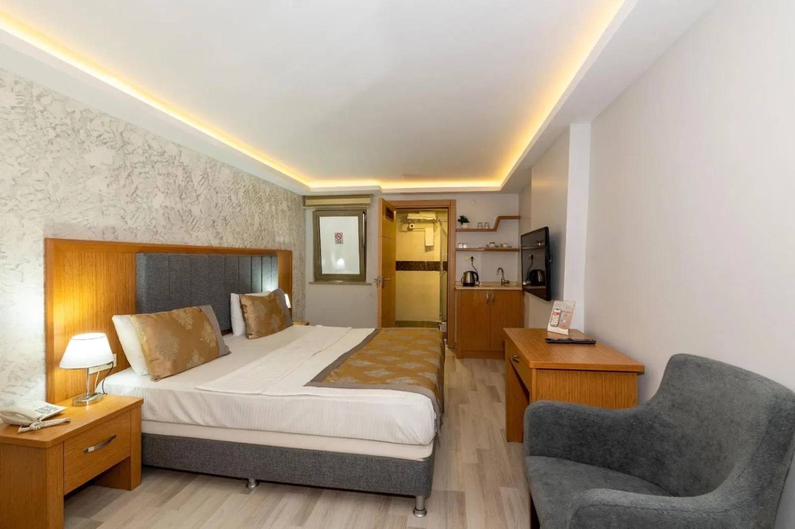 Photo of the whole room, Bed in GalataportWawhotel