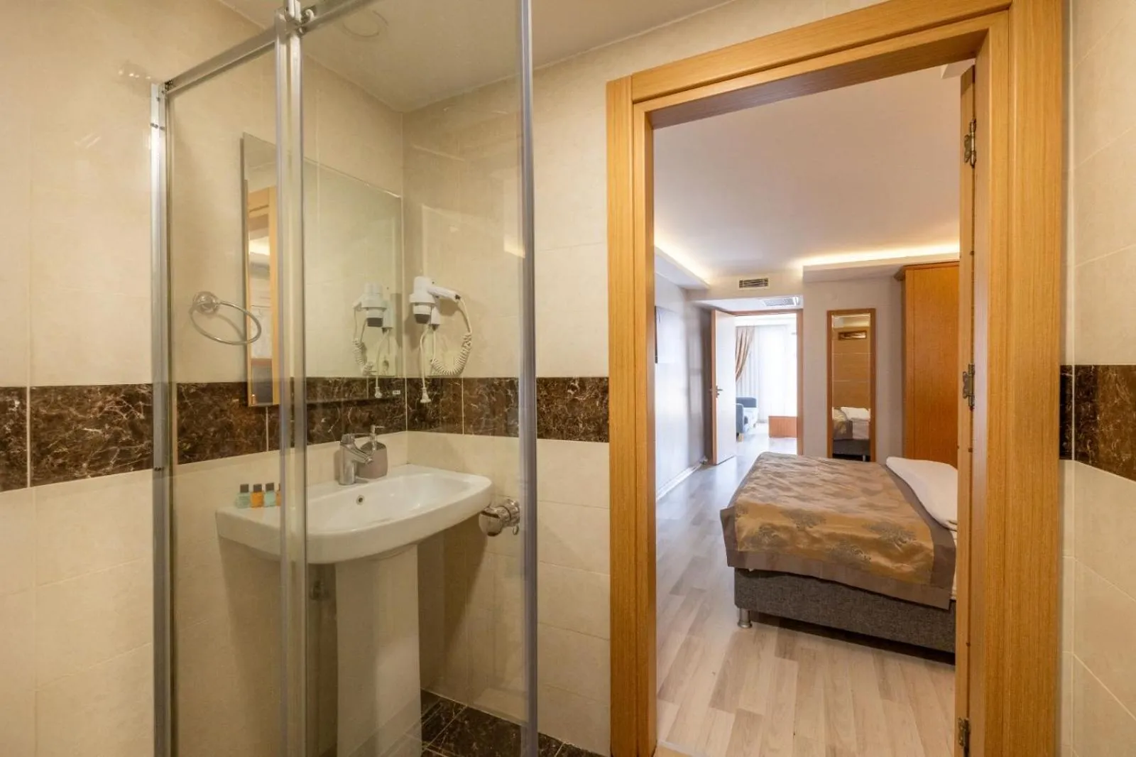 Shower, Bed in GalataportWawhotel