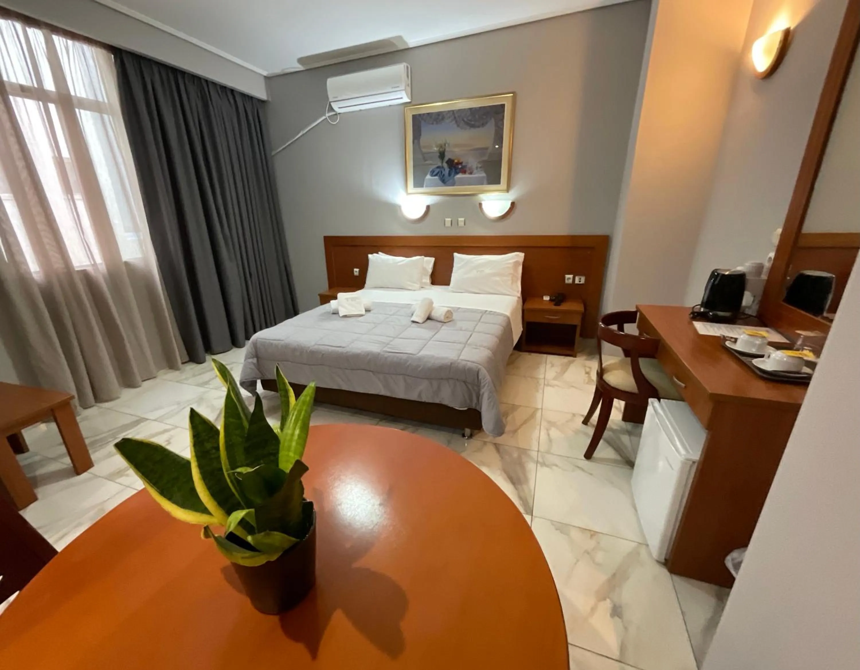 Photo of the whole room, Bed in Piraeus Acropole Hotel