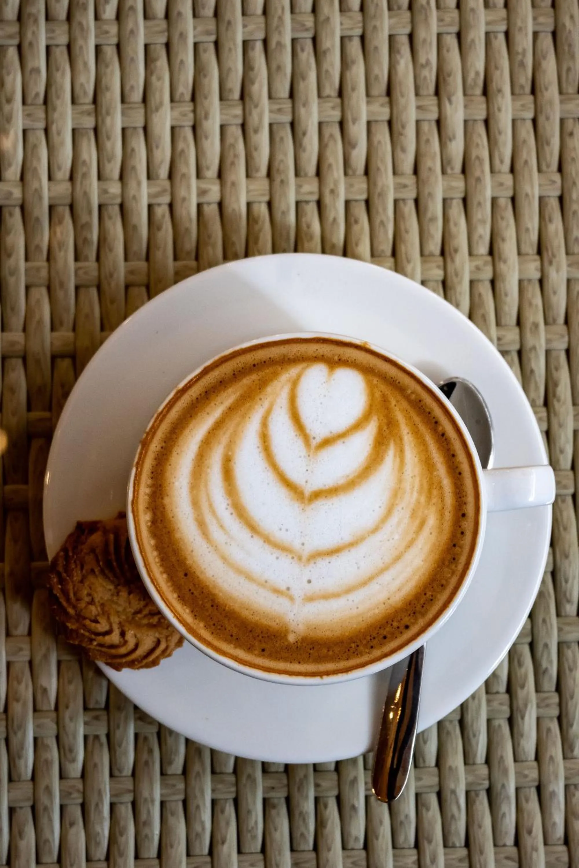 Restaurant/places to eat in Samra Hotel