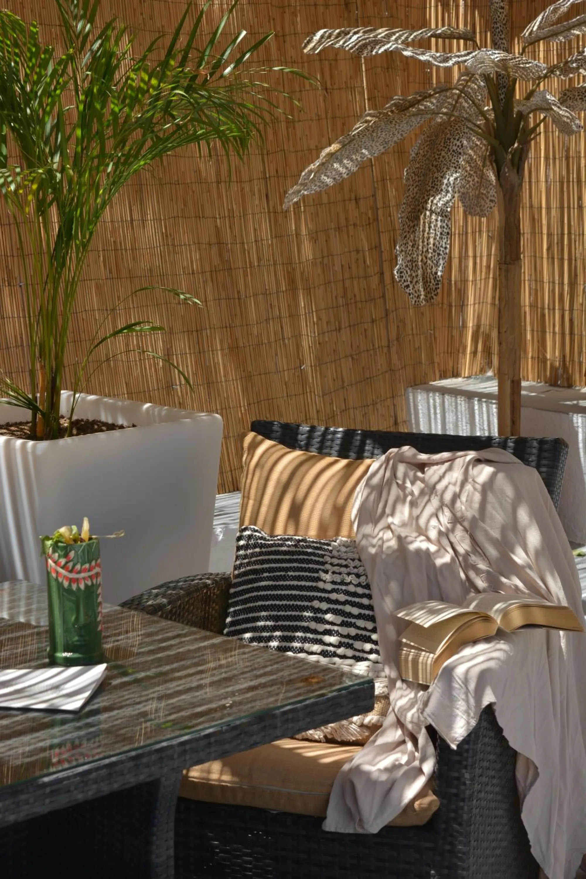 Restaurant/places to eat in Margarita Hotel