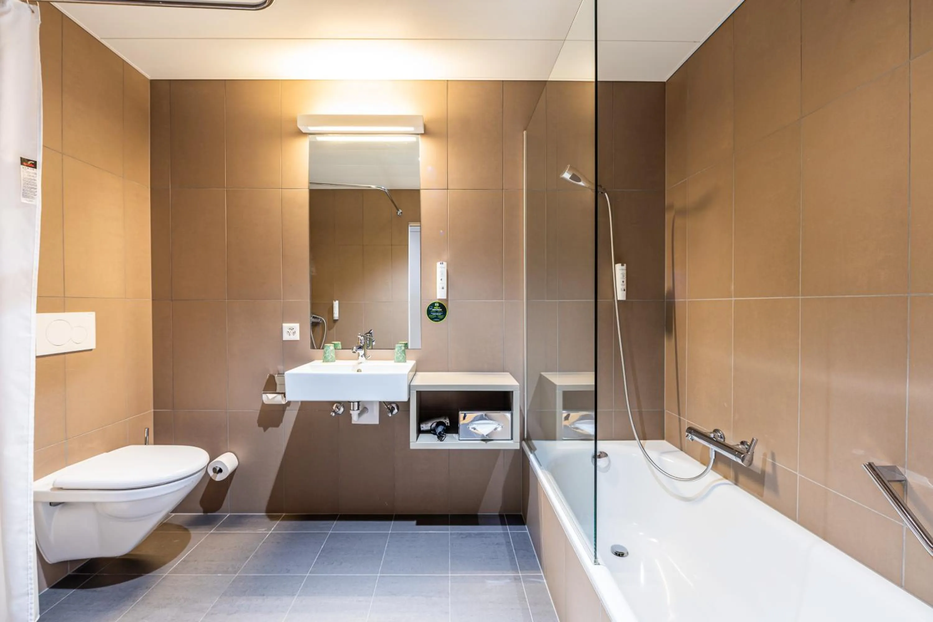 Bath in B&B HOTEL Lausanne Crissier