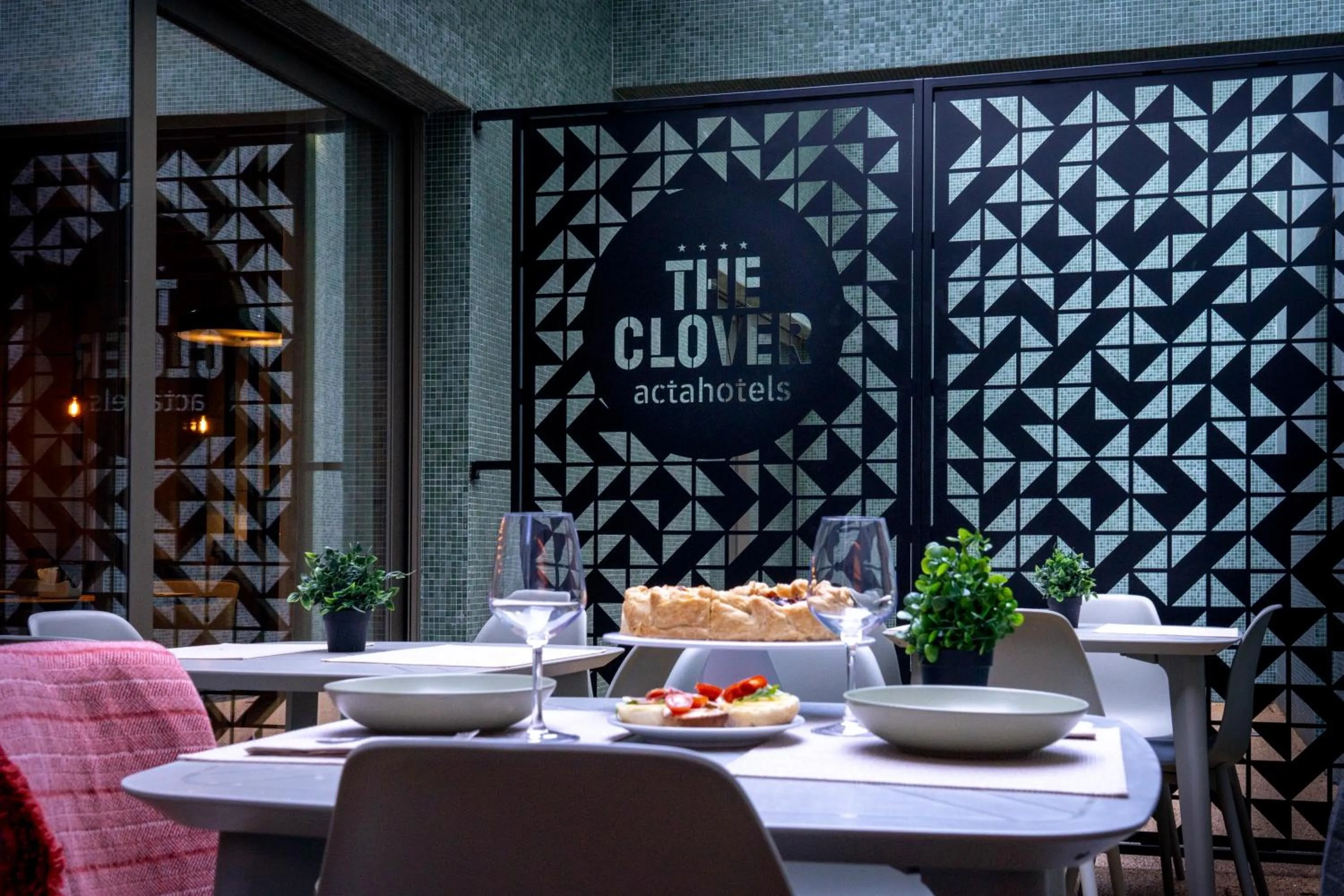 Breakfast in Acta The Clover