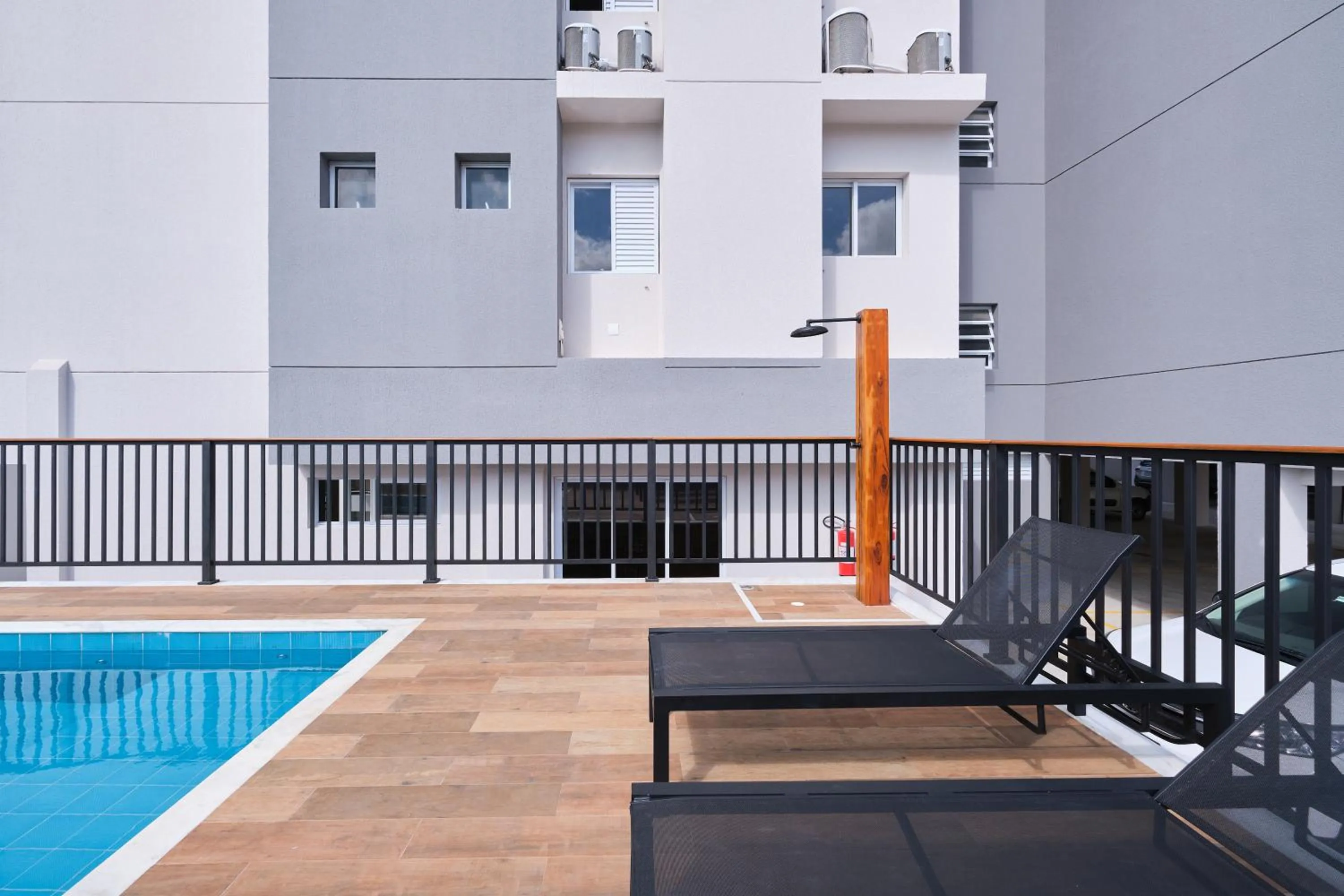 Property building in 2 QUARTOS com Churrasqueira na Varanda, Piscina, Garagem interna, WiFi 500mbps, Ar Condicionado e Telas de Proteção