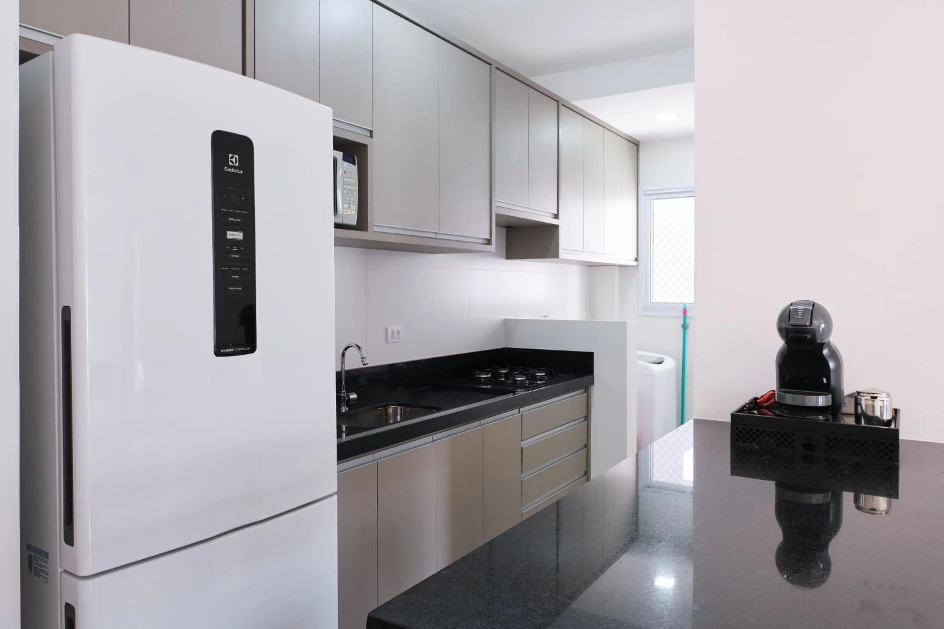 Kitchen or kitchenette in 2 QUARTOS com Churrasqueira na Varanda, Piscina, Garagem interna, WiFi 500mbps, Ar Condicionado e Telas de Proteção