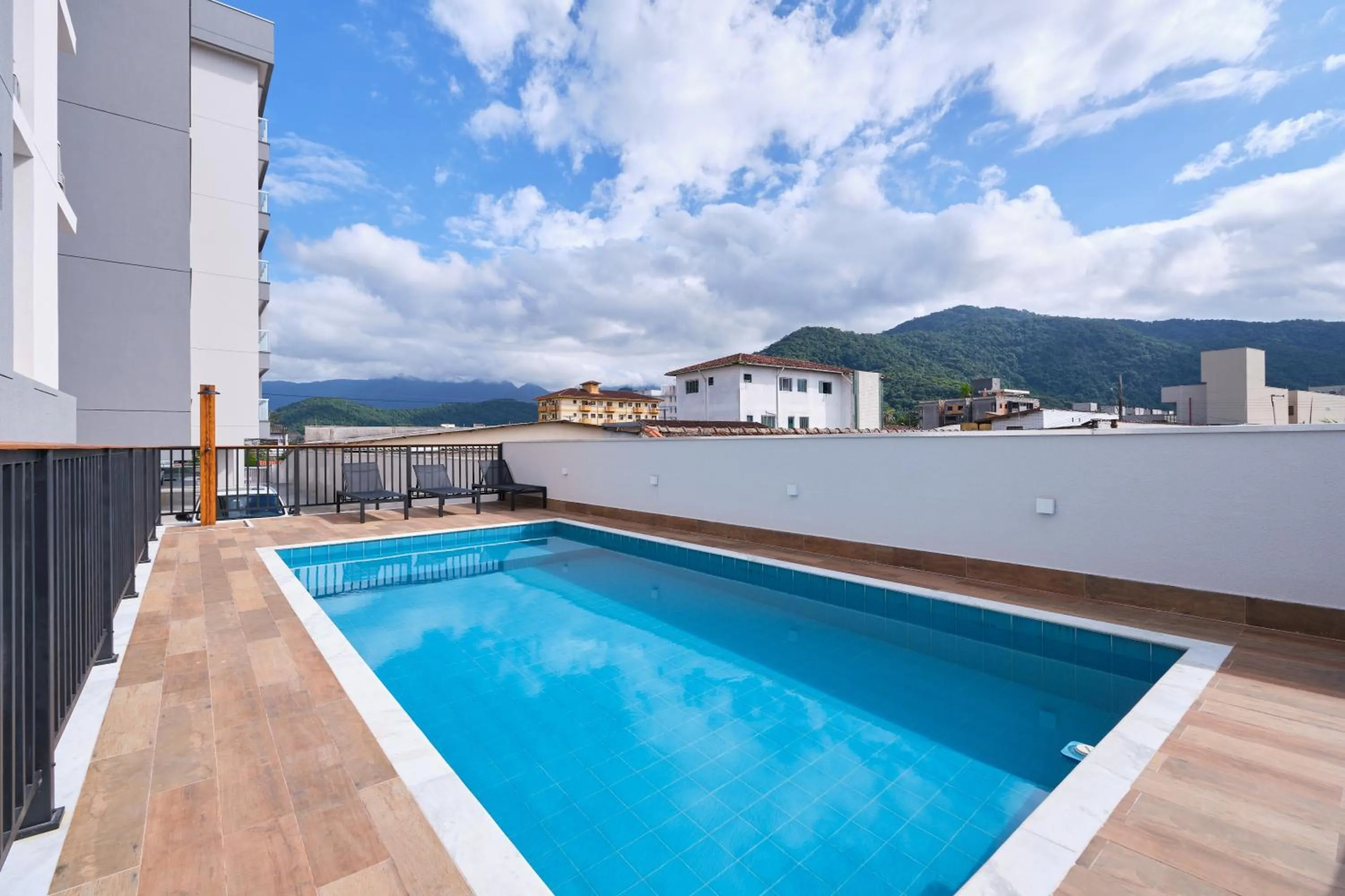 Day in 2 QUARTOS com Churrasqueira na Varanda, Piscina, Garagem interna, WiFi 500mbps, Ar Condicionado e Telas de Proteção