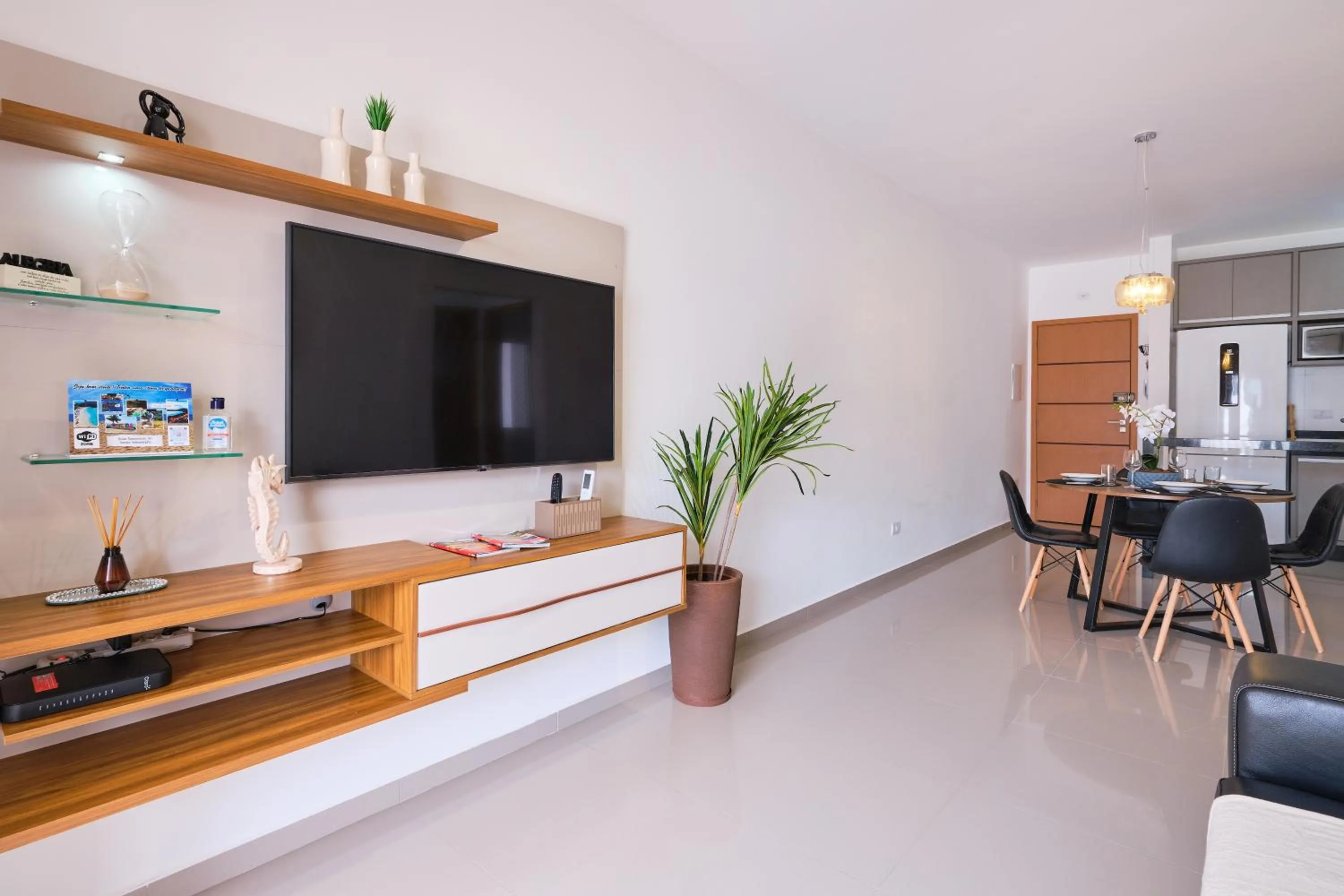 Communal lounge/ TV room in 2 QUARTOS com Churrasqueira na Varanda, Piscina, Garagem interna, WiFi 500mbps, Ar Condicionado e Telas de Proteção