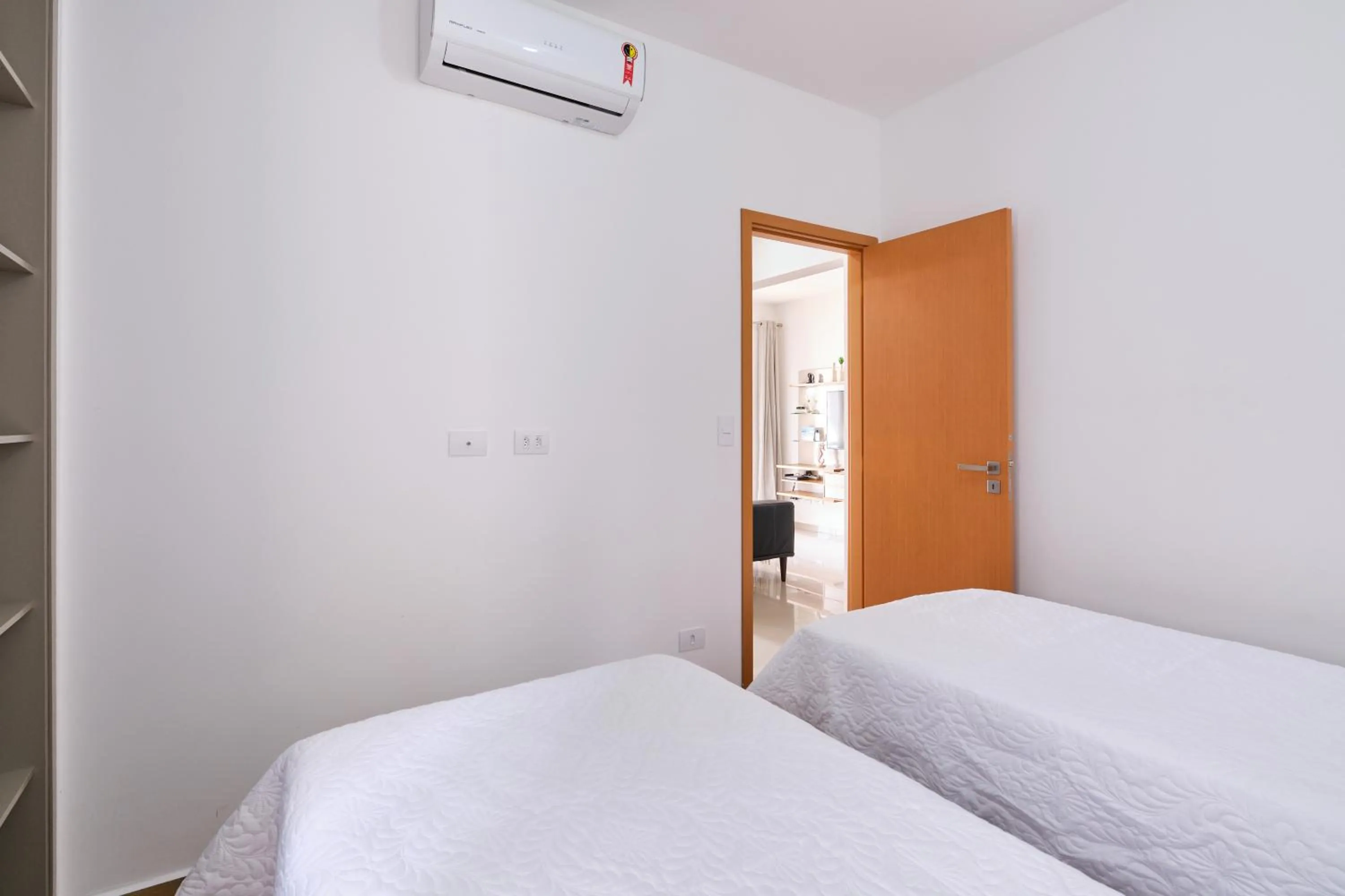 Bed in 2 QUARTOS com Churrasqueira na Varanda, Piscina, Garagem interna, WiFi 500mbps, Ar Condicionado e Telas de Proteção