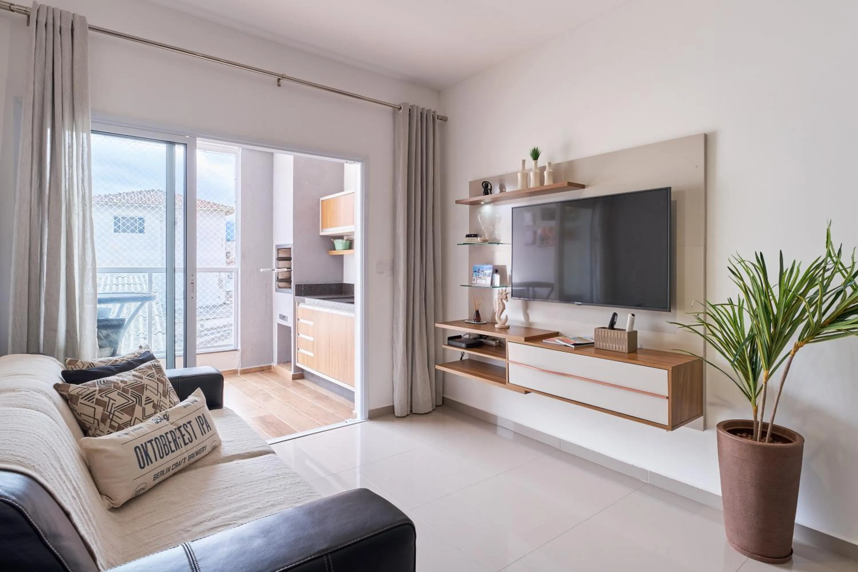 Communal lounge/ TV room in 2 QUARTOS com Churrasqueira na Varanda, Piscina, Garagem interna, WiFi 500mbps, Ar Condicionado e Telas de Proteção