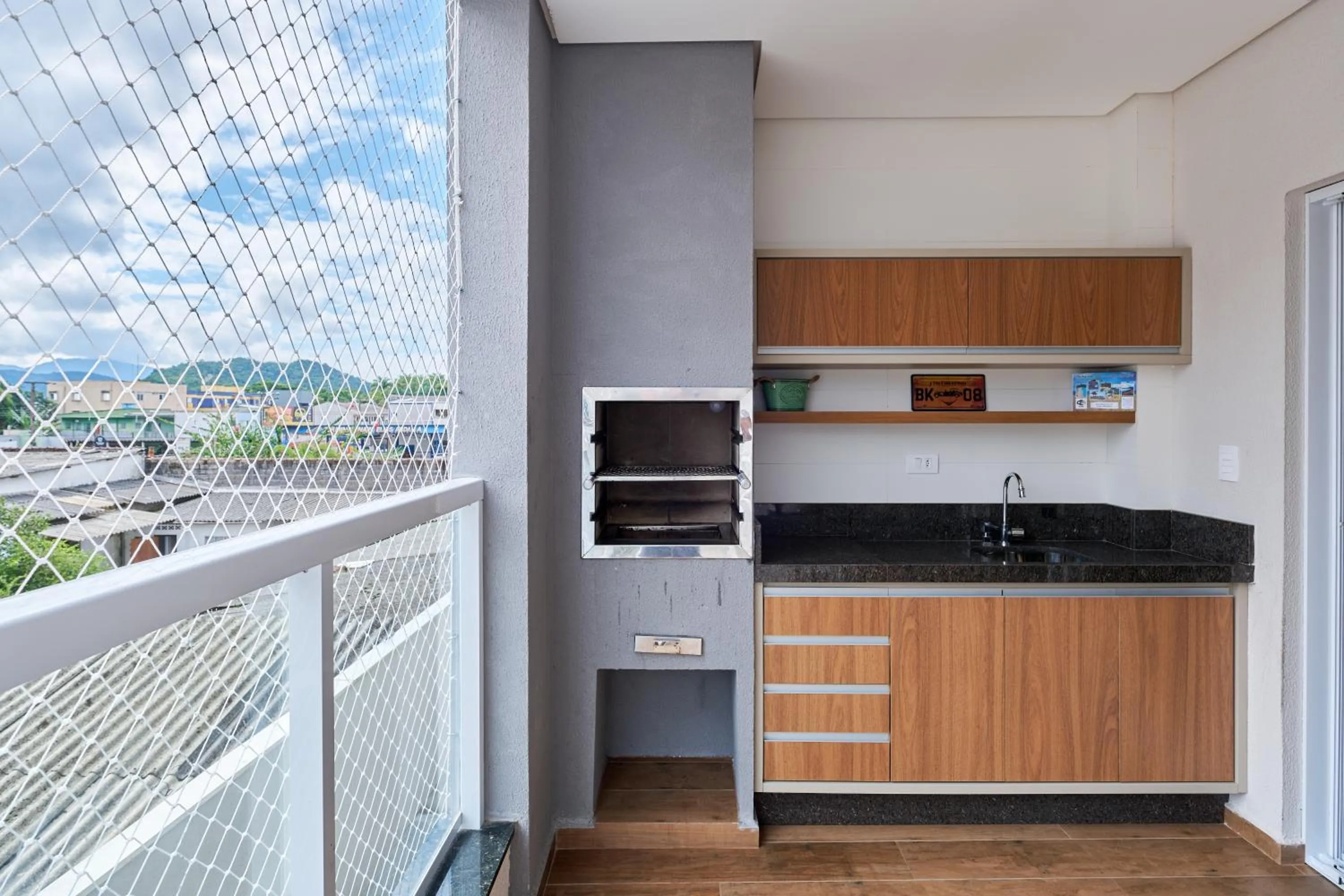 BBQ facilities in 2 QUARTOS com Churrasqueira na Varanda, Piscina, Garagem interna, WiFi 500mbps, Ar Condicionado e Telas de Proteção