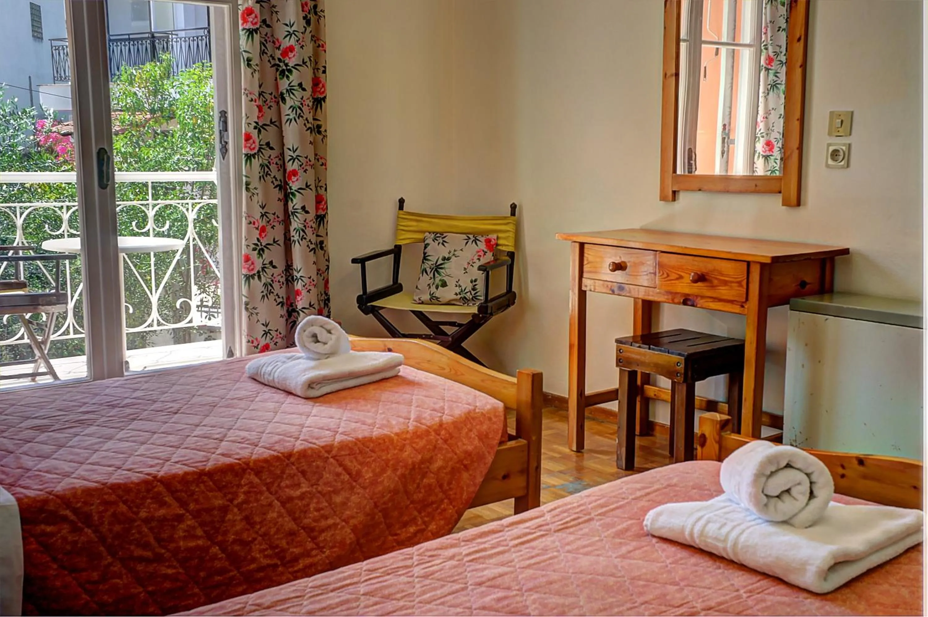 Photo of the whole room in Hotel Benitses Arches