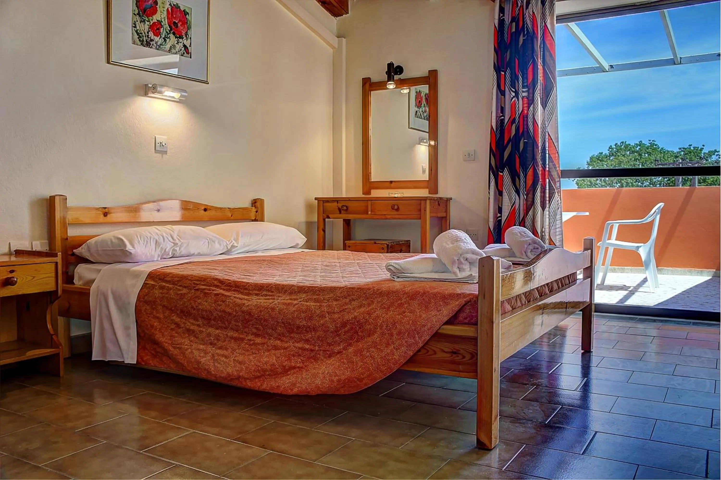 Photo of the whole room in Hotel Benitses Arches