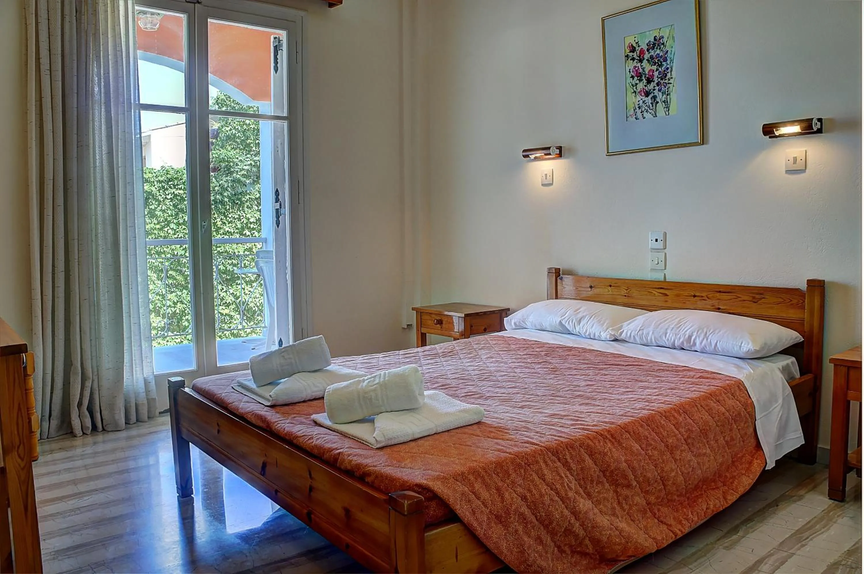 Photo of the whole room in Hotel Benitses Arches