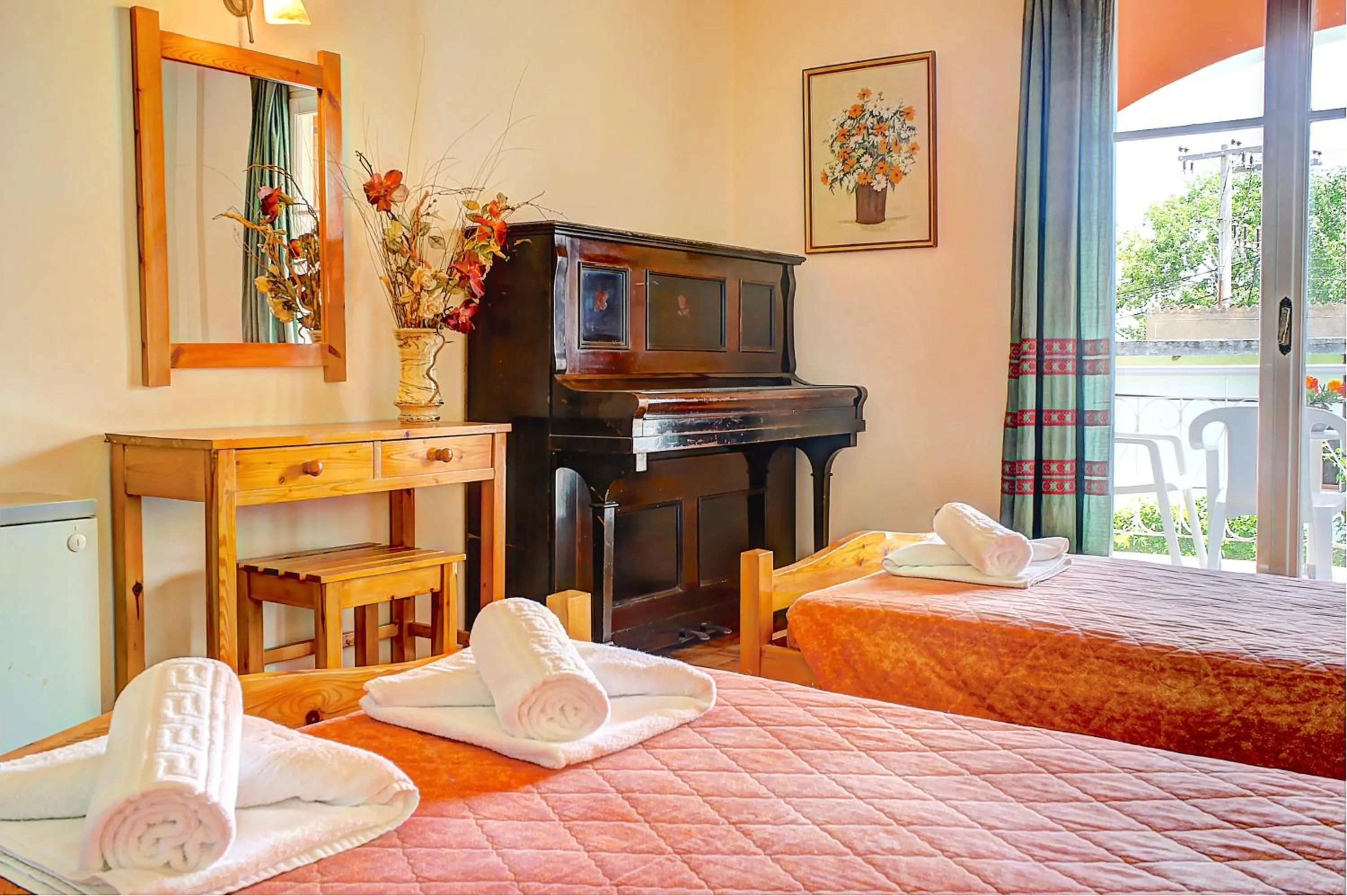 Photo of the whole room in Hotel Benitses Arches