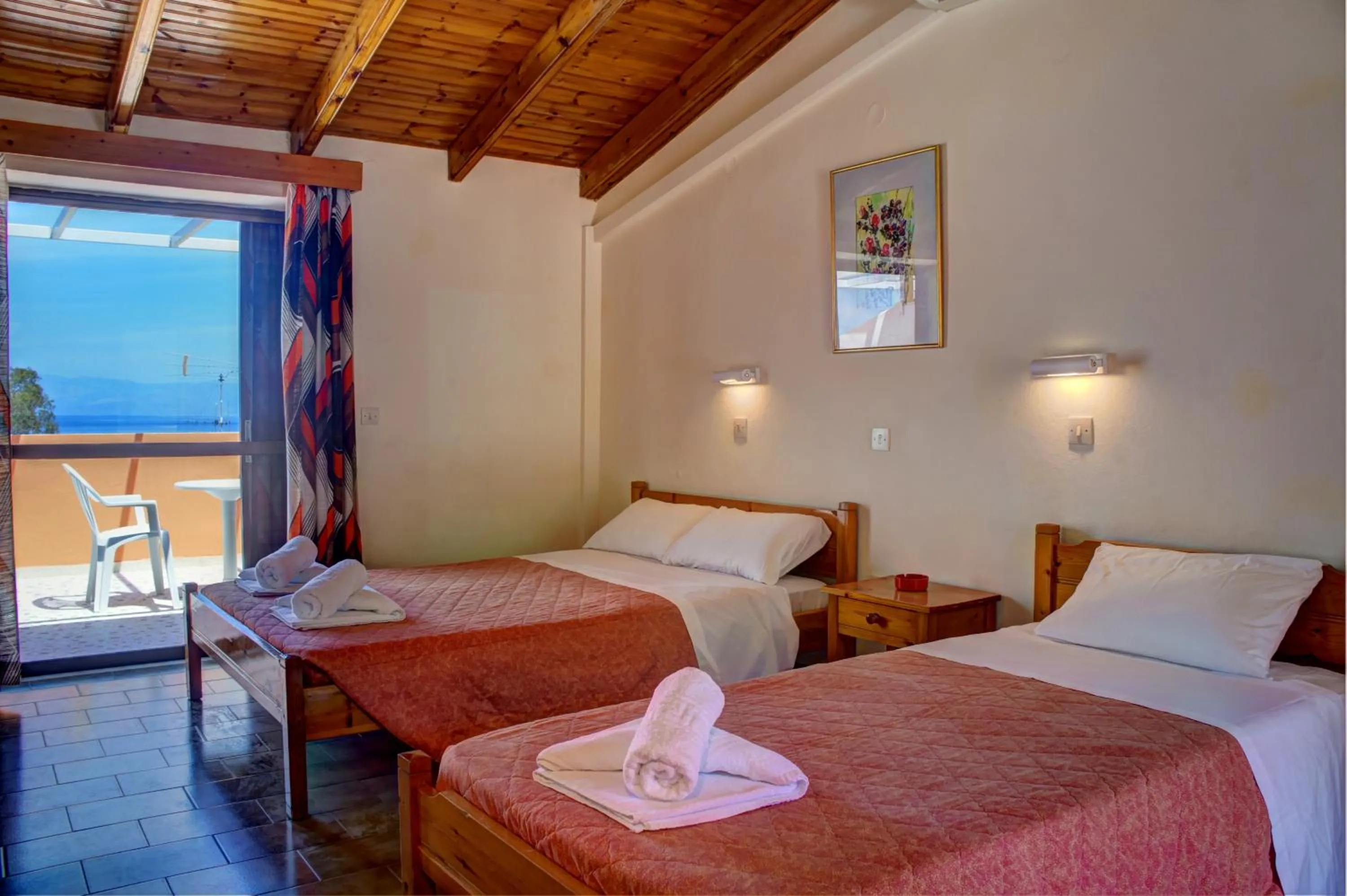 Photo of the whole room in Hotel Benitses Arches