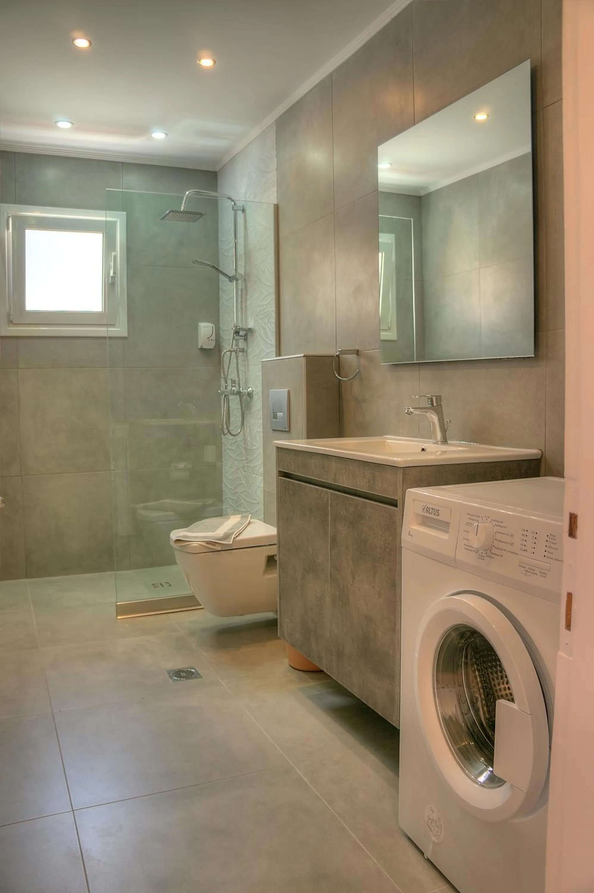 Shower in Hotel Benitses Arches