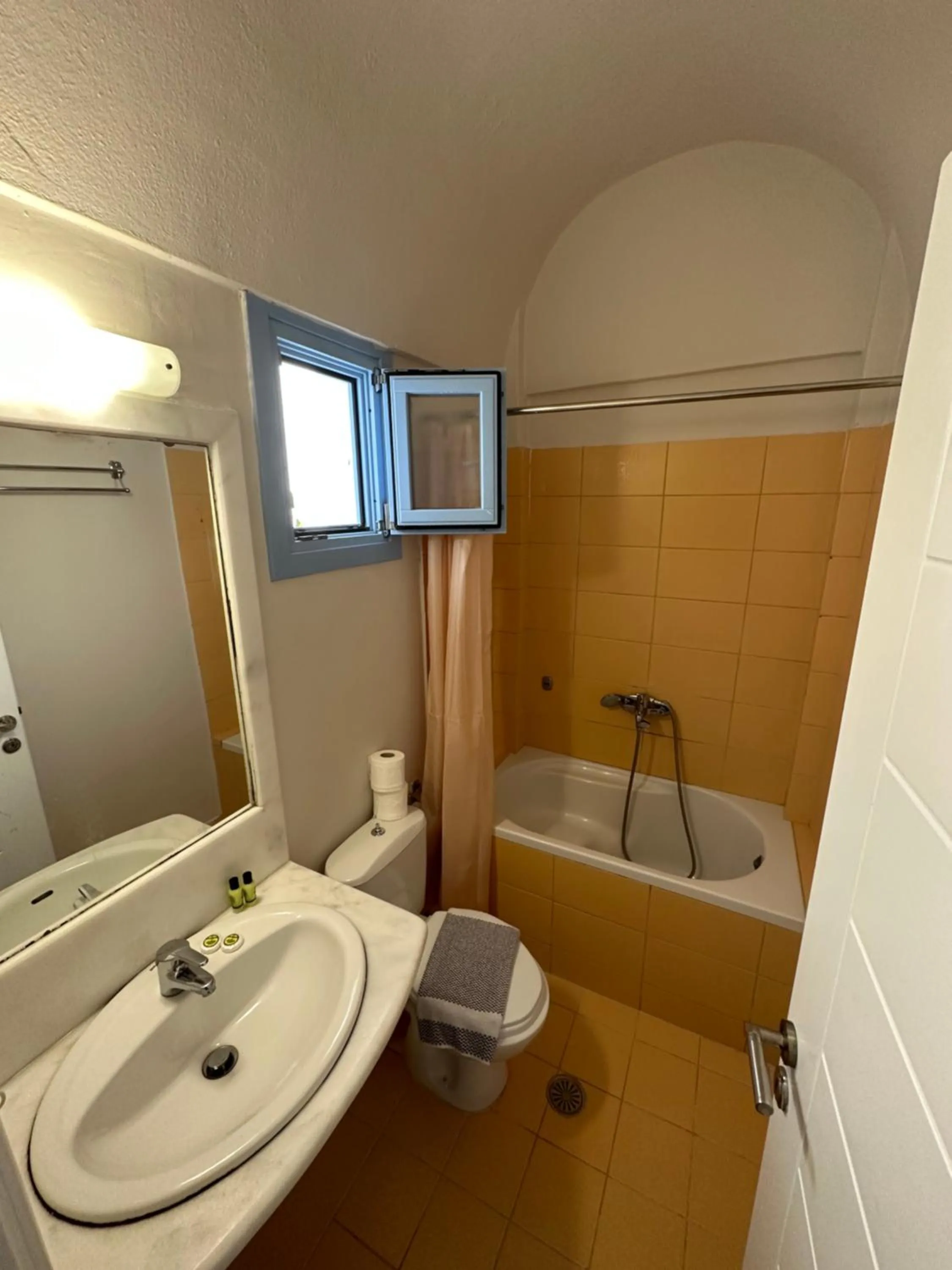 Bathroom in Villa Roussa City Center