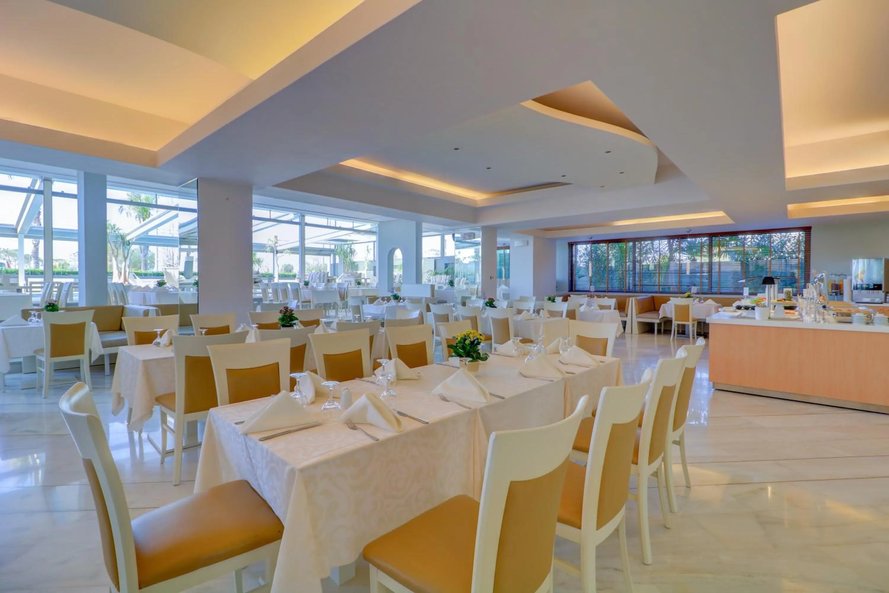 Restaurant/places to eat in Palace Hotel Glyfada