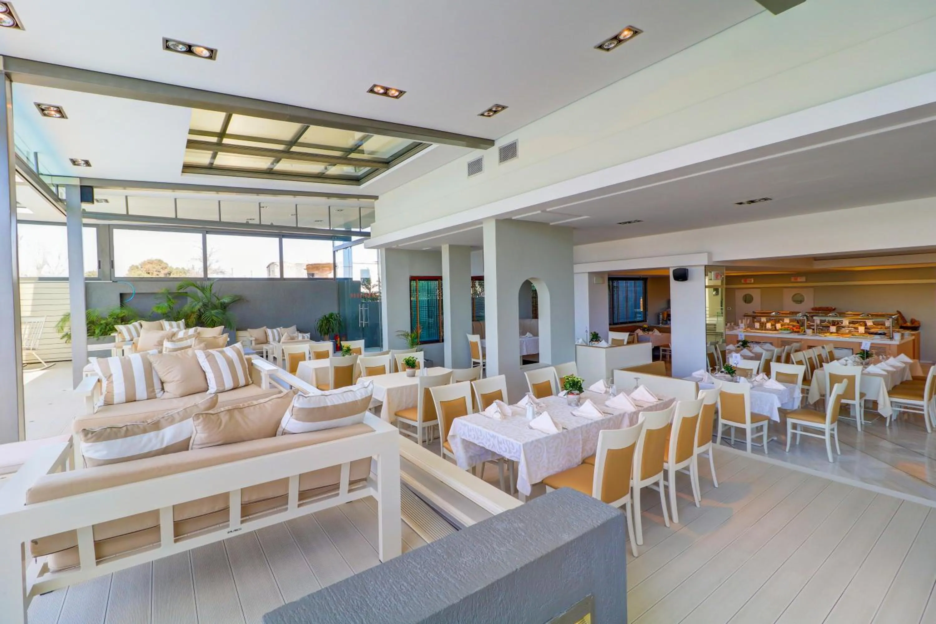 Restaurant/places to eat in Palace Hotel Glyfada