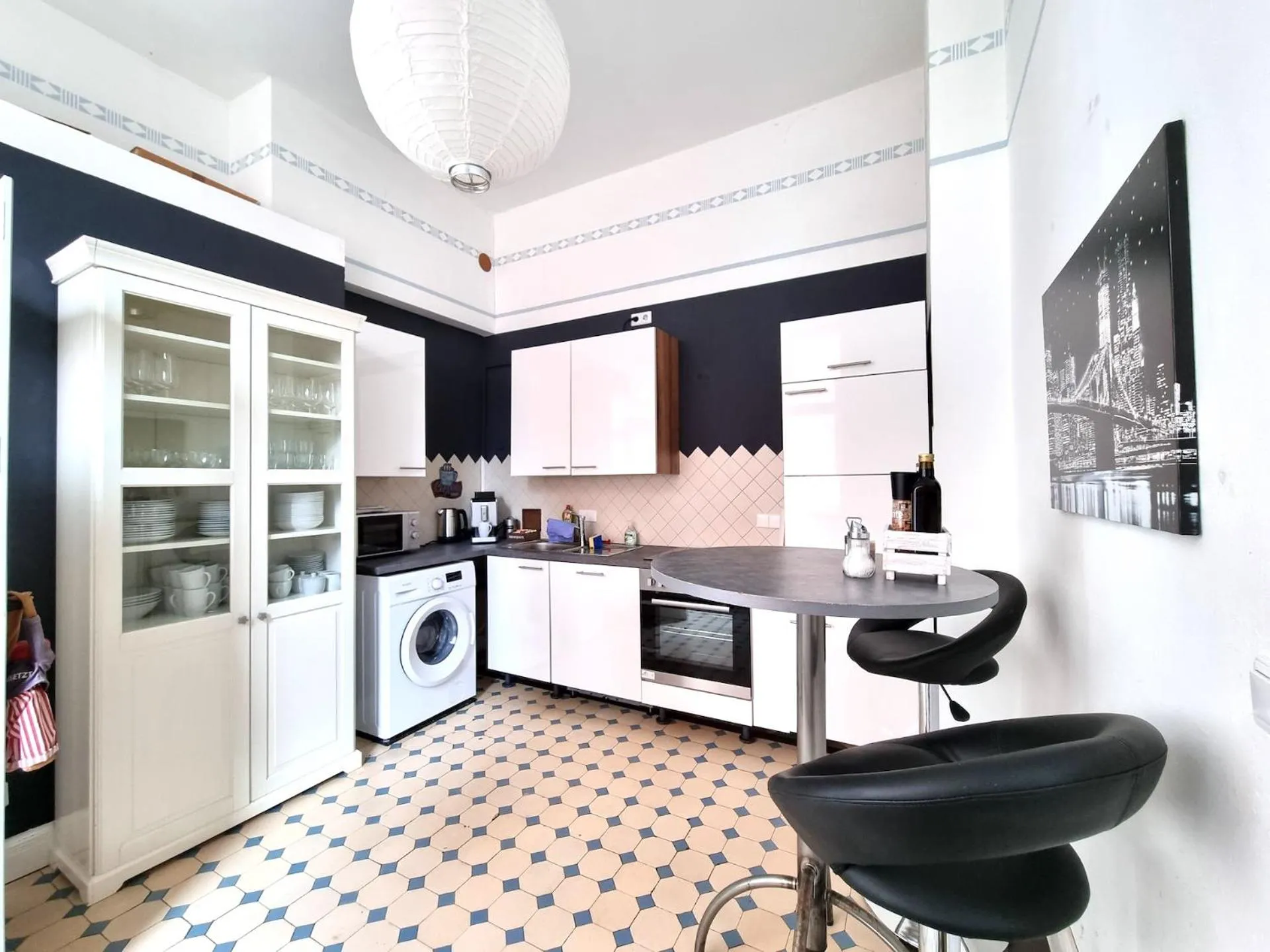 Charysma - Jugendstil trifft Moderne, Schlafzimmer mit Smart-TV, Tischfussball, Darts, Parkplatz