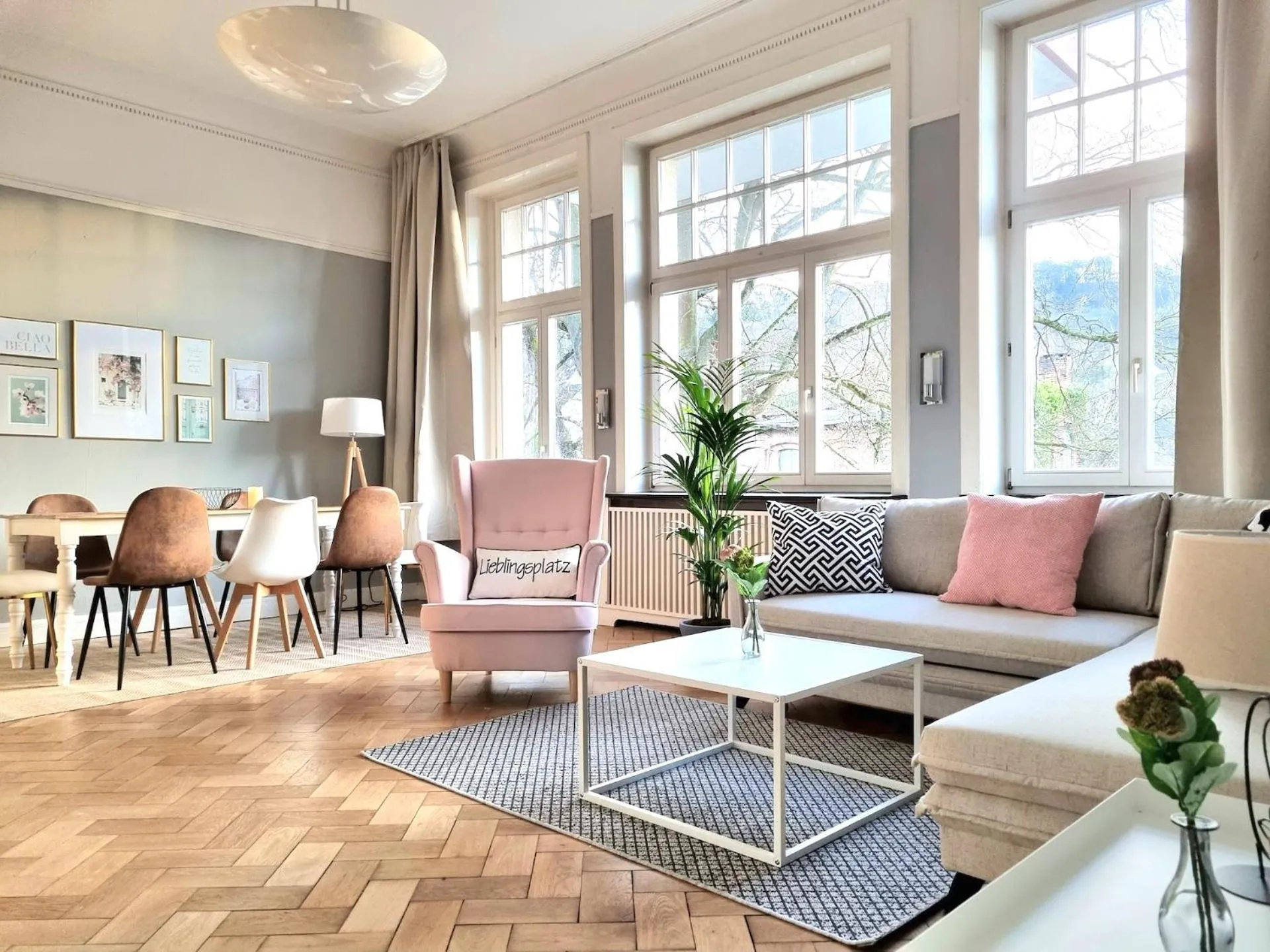 Charysma - Jugendstil trifft Moderne, Schlafzimmer mit Smart-TV, Tischfussball, Darts, Parkplatz
