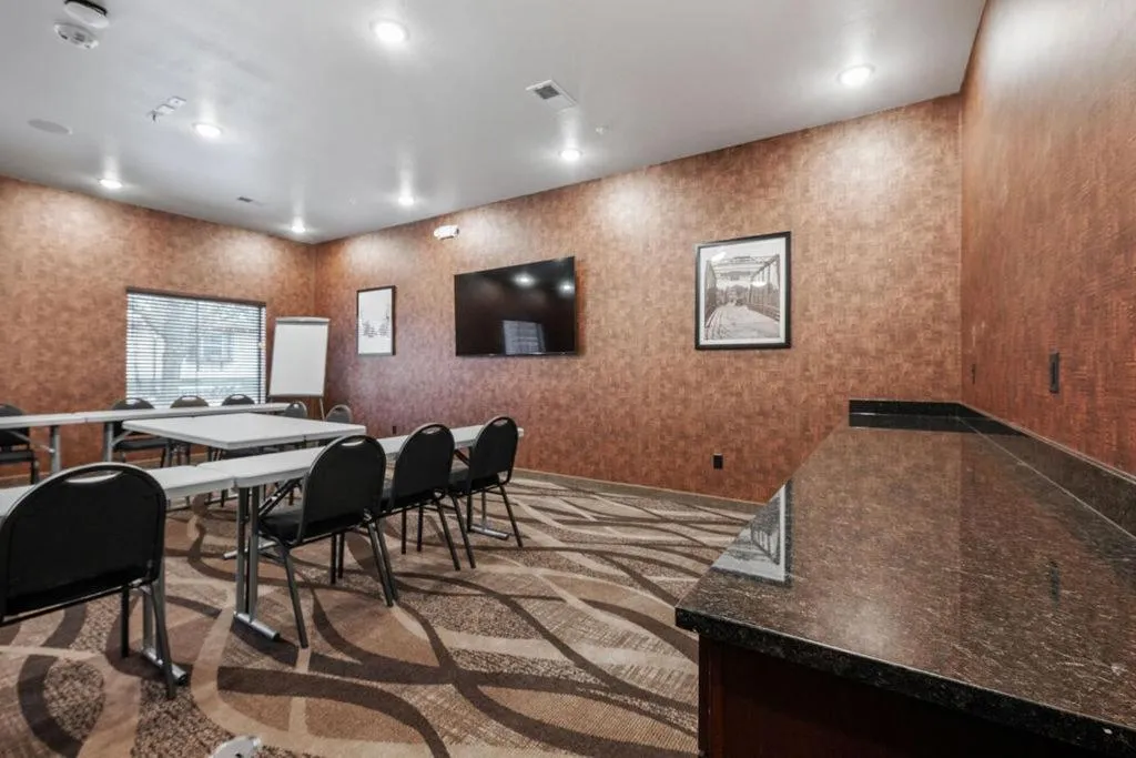 Meeting/conference room in Cobblestone Hotel & Suites - Mosinee
