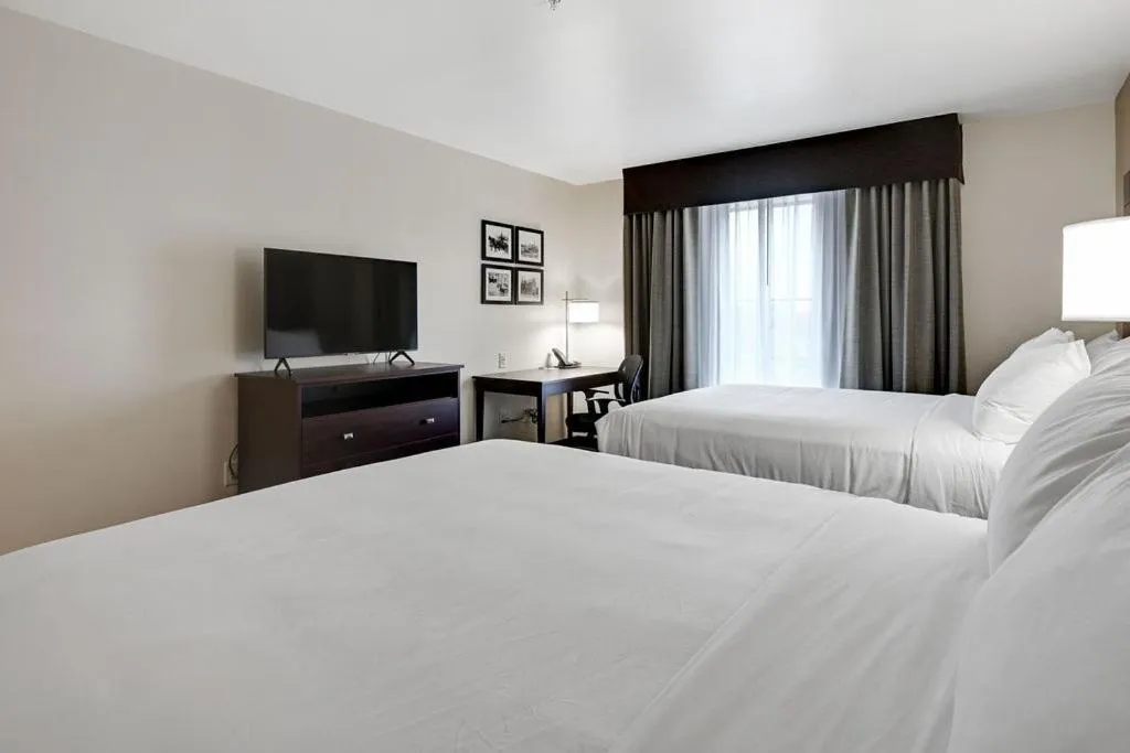 Bed in Cobblestone Hotel & Suites - Mosinee