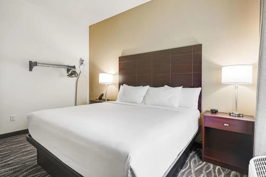 Bed in Cobblestone Hotel & Suites - Mosinee