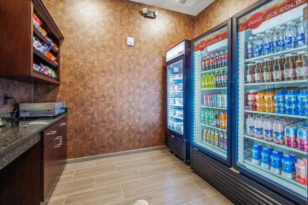 Food and drinks in Cobblestone Hotel & Suites - Mosinee