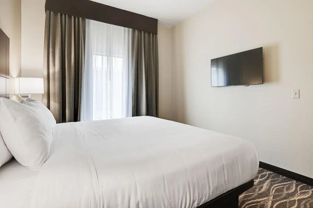 Bed in Cobblestone Hotel & Suites - Mosinee