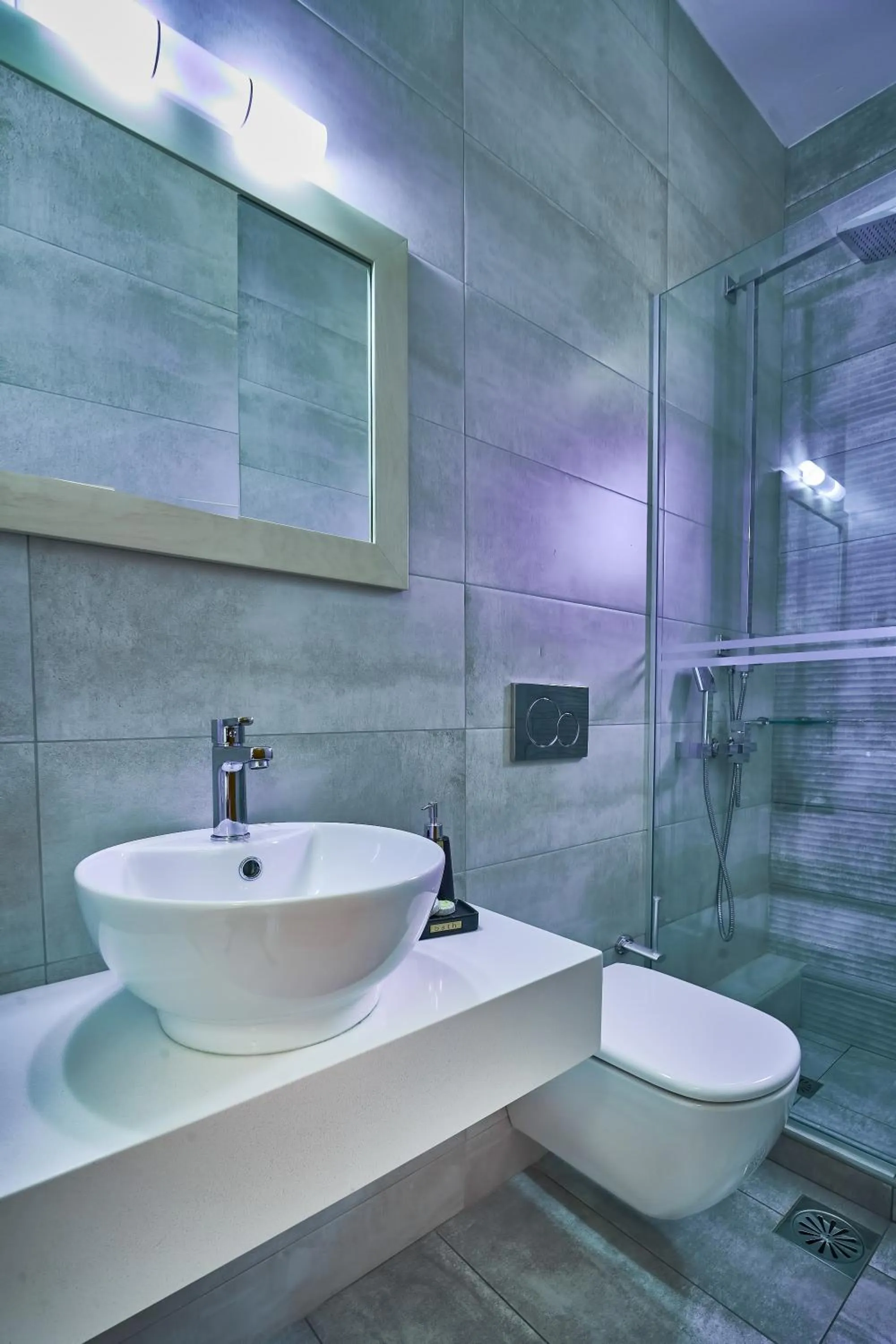Shower in Nanakis Beach Apartments