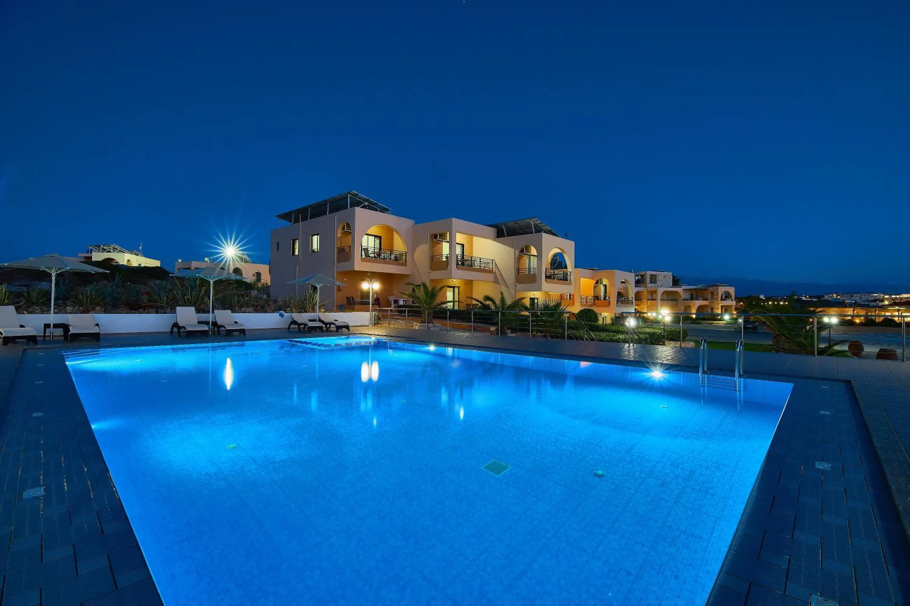 Swimming pool in Nanakis Beach Apartments
