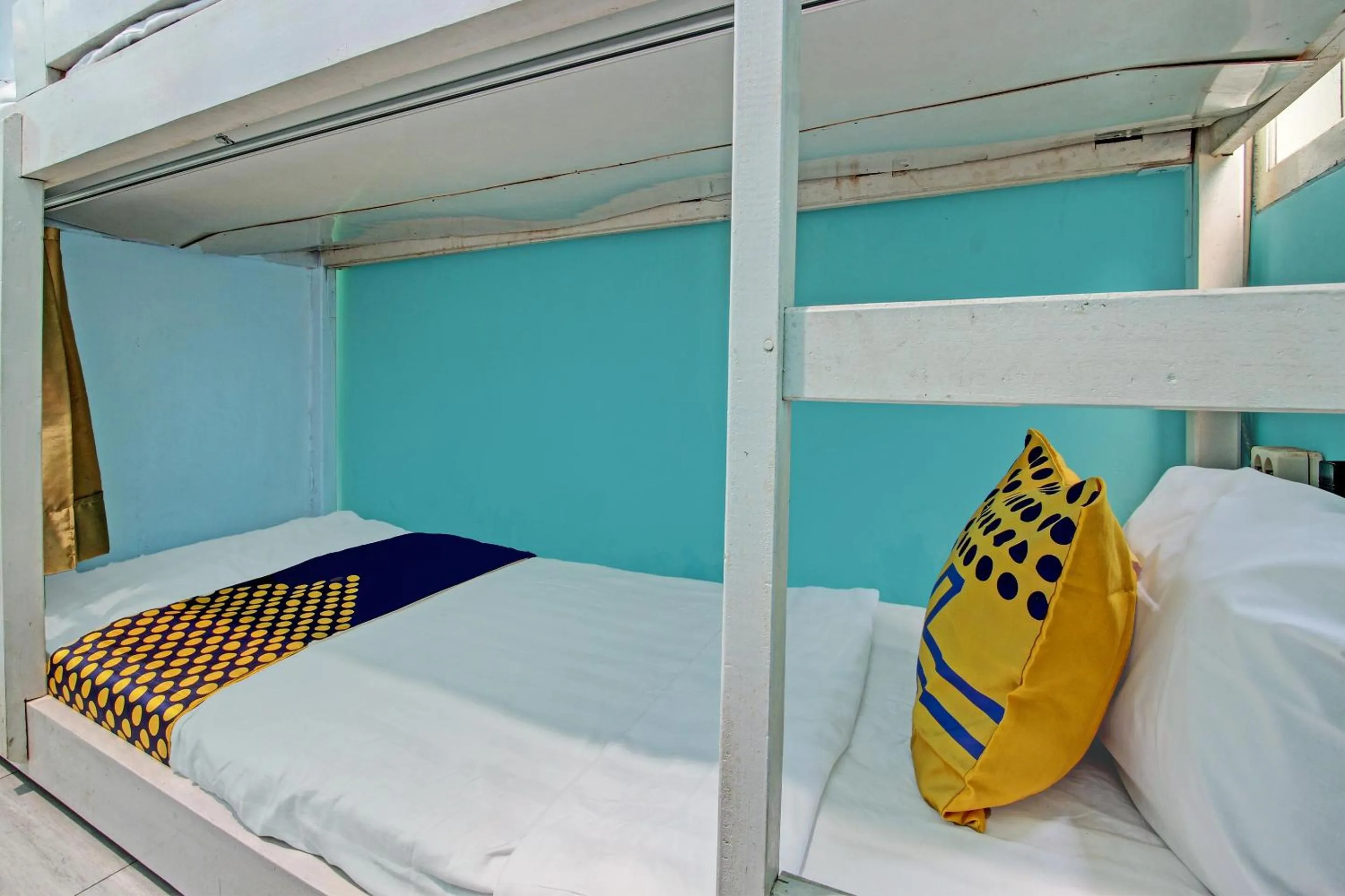 Bedroom, Bed in Hotel O Lobak Hostel CapsuleNearAyam Goreng Terowongan