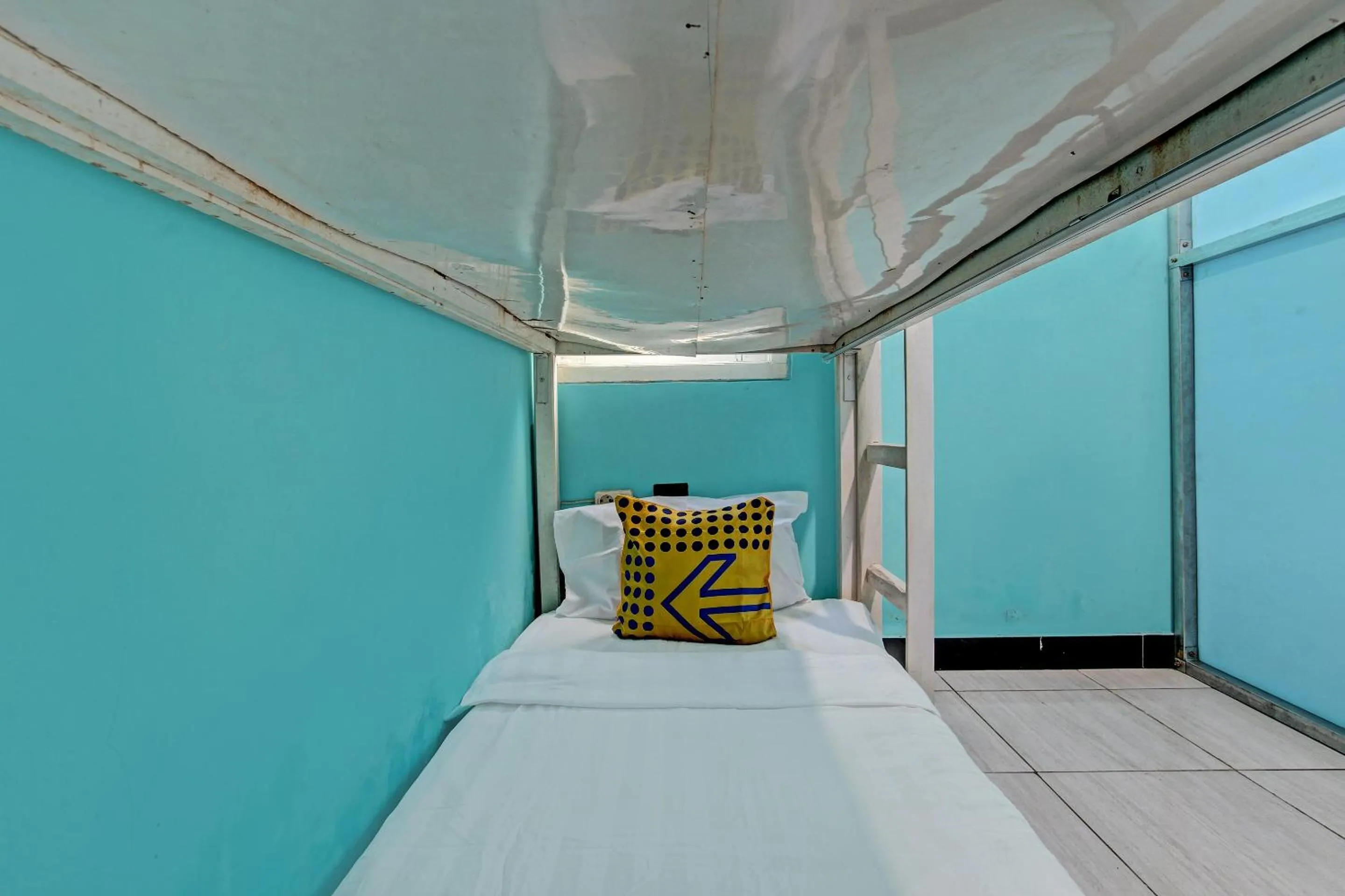 Bedroom, Bed in Hotel O Lobak Hostel CapsuleNearAyam Goreng Terowongan
