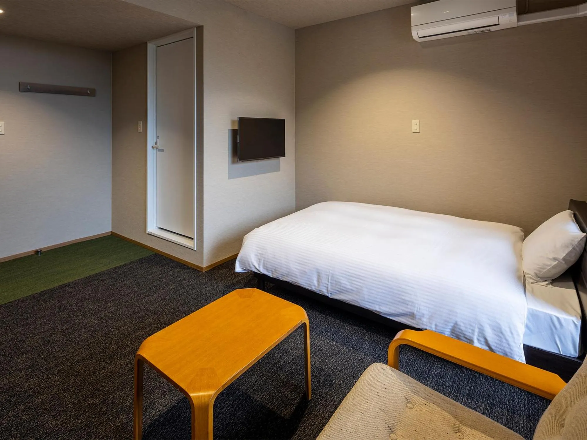 Bed in KANEMITSU CAPITAL HOTEL