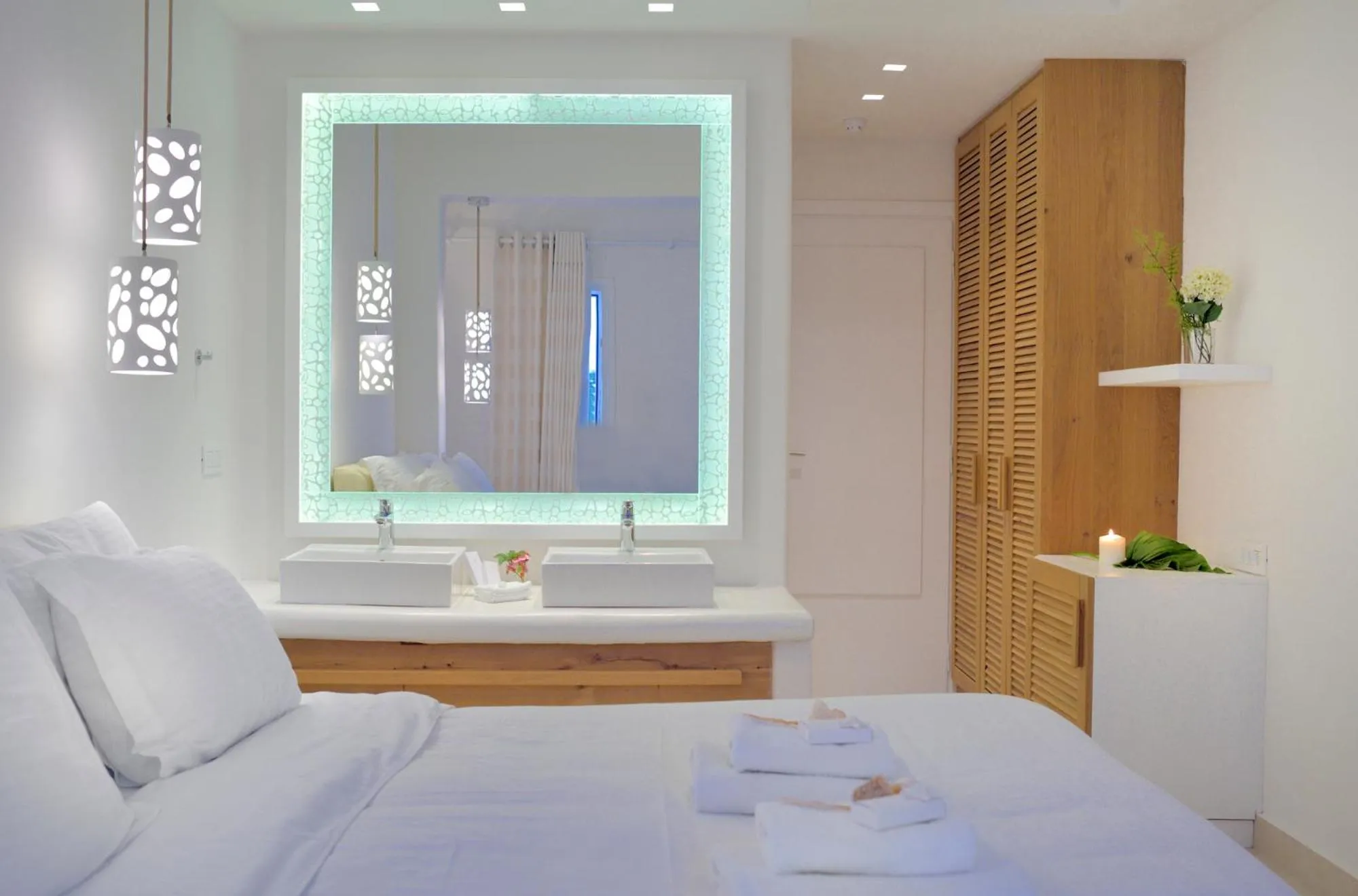 Bed in Petinos Hotel