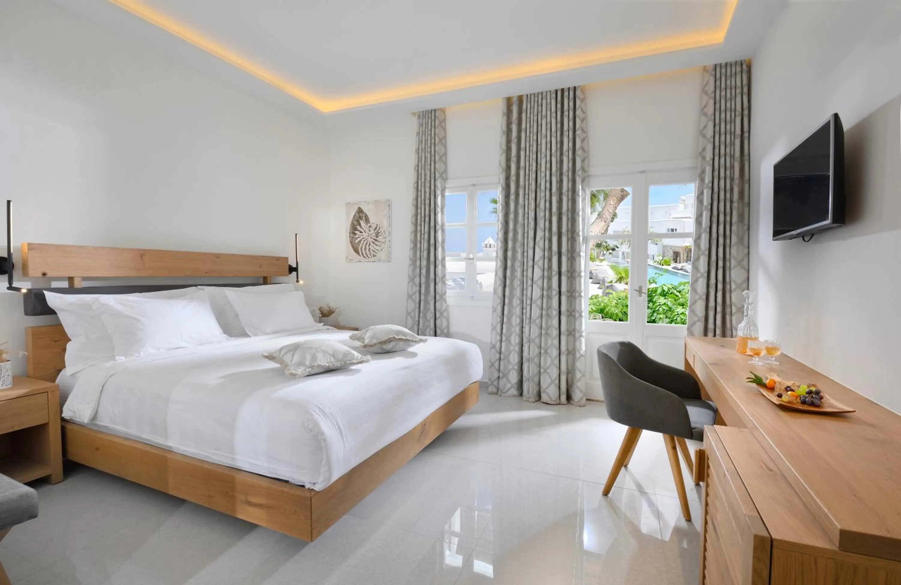 Bedroom, Bed in Petinos Hotel