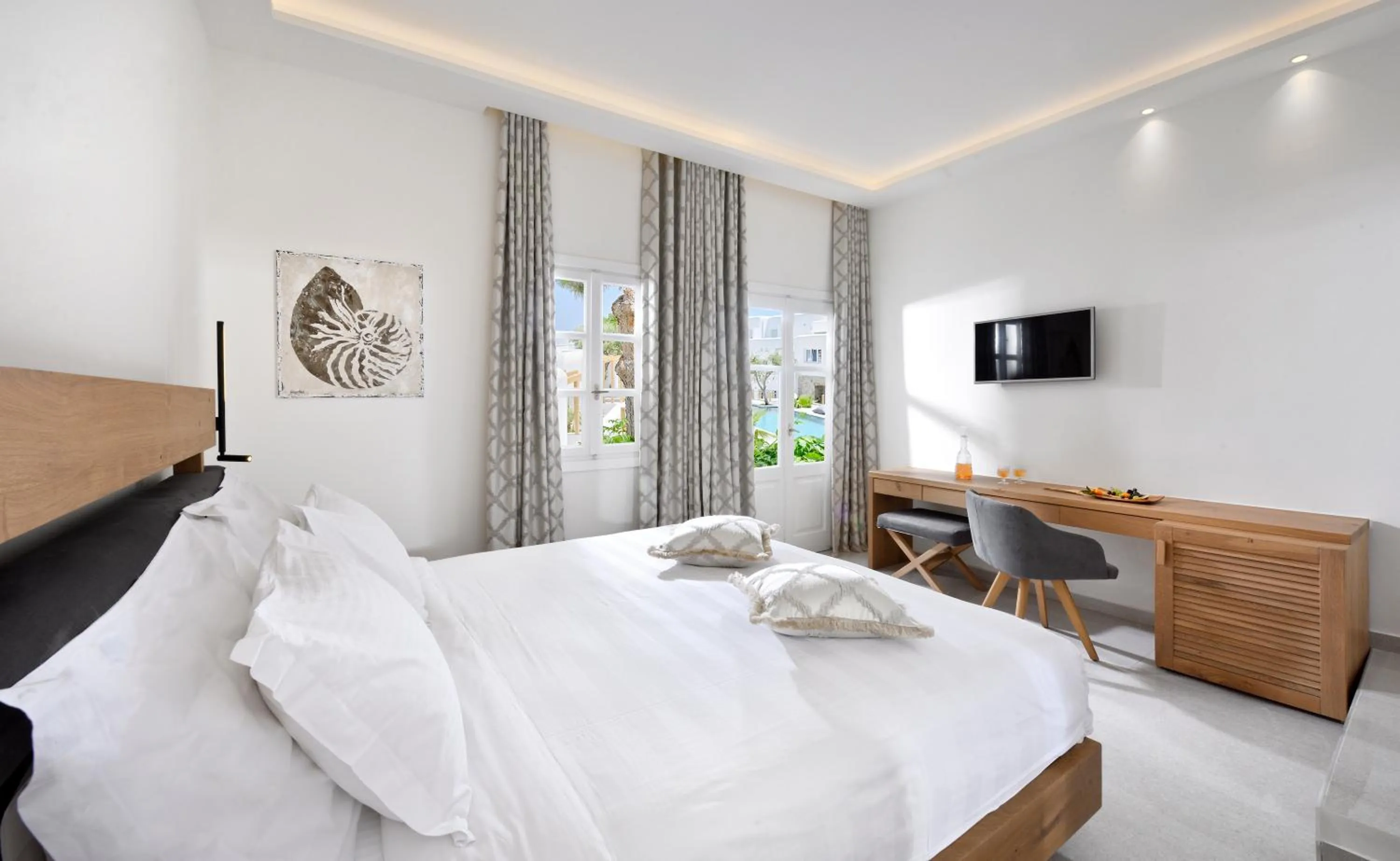 Bed in Petinos Hotel