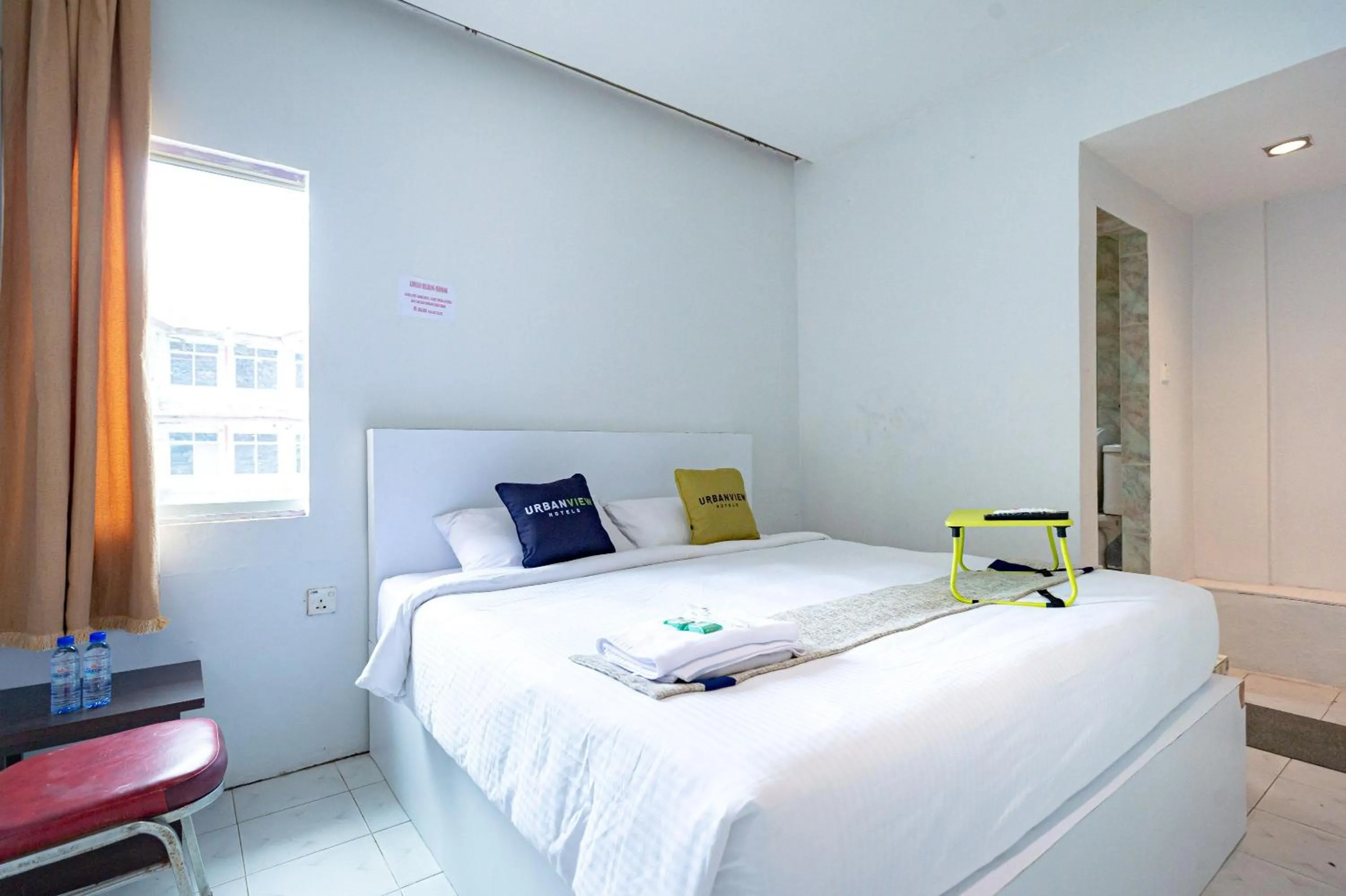 Bedroom, Bed in Urbanview Hotel Crystal Nagoya Batam by RedDoorz