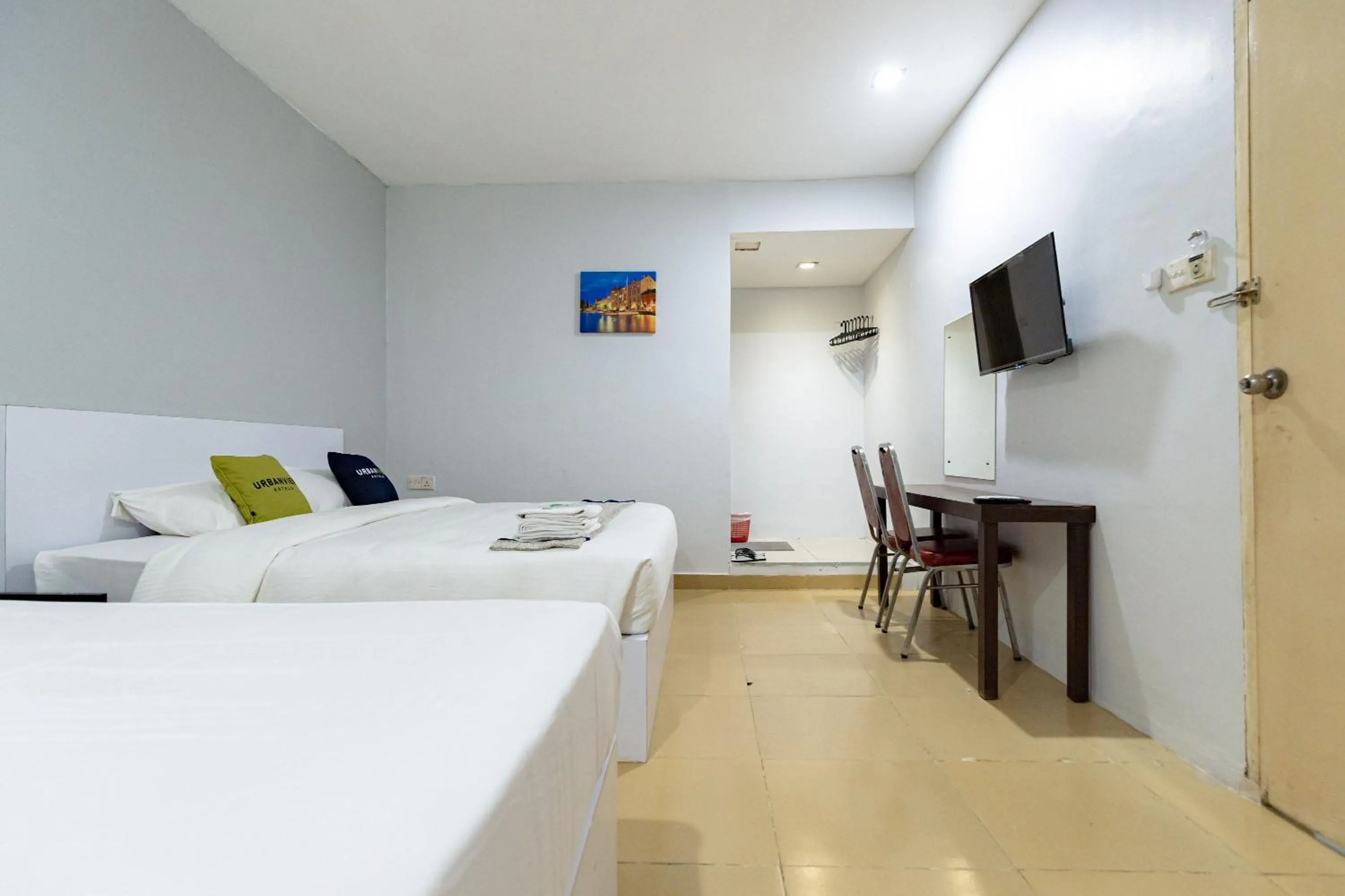 Bedroom, Bed in Urbanview Hotel Crystal Nagoya Batam by RedDoorz