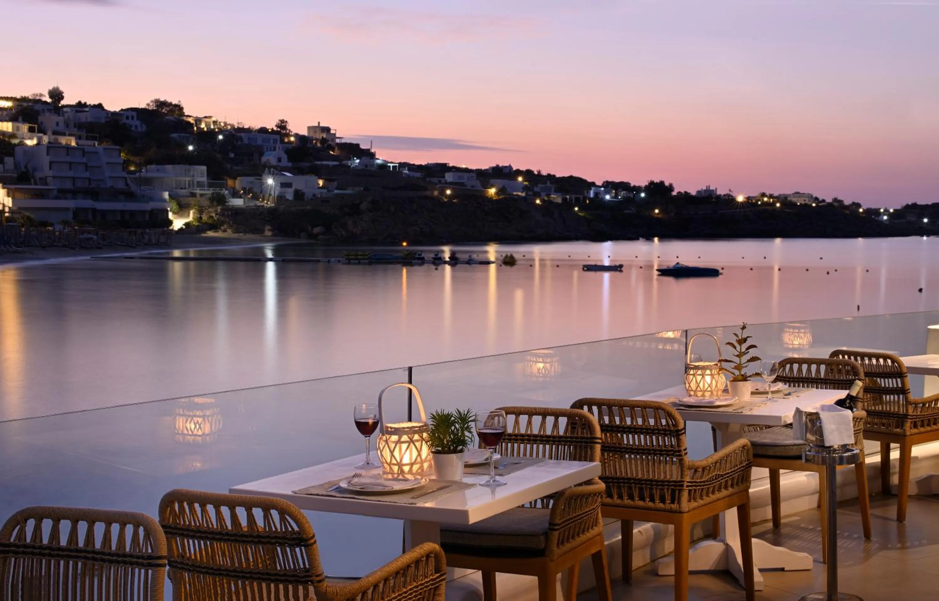 Restaurant/places to eat in Petinos Beach Hotel