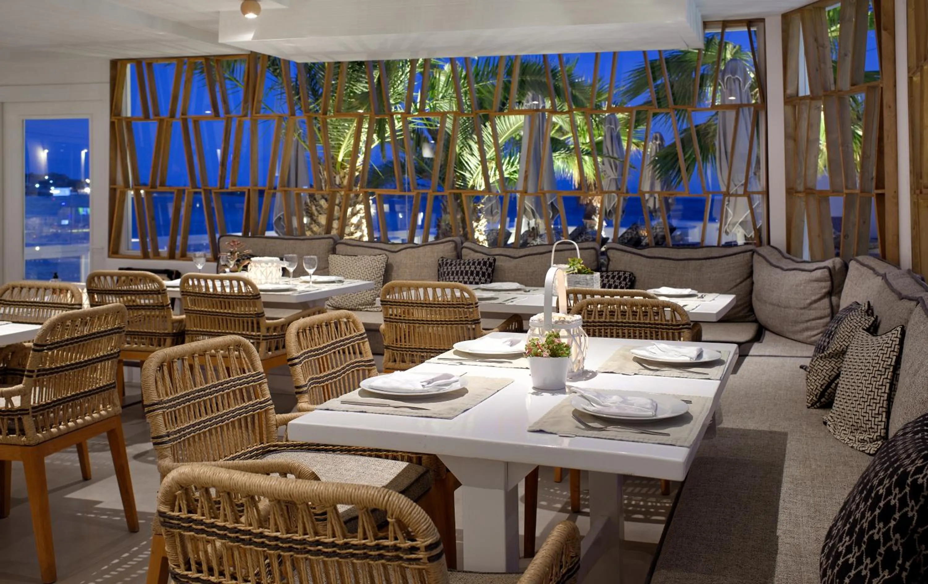Restaurant/places to eat in Petinos Beach Hotel