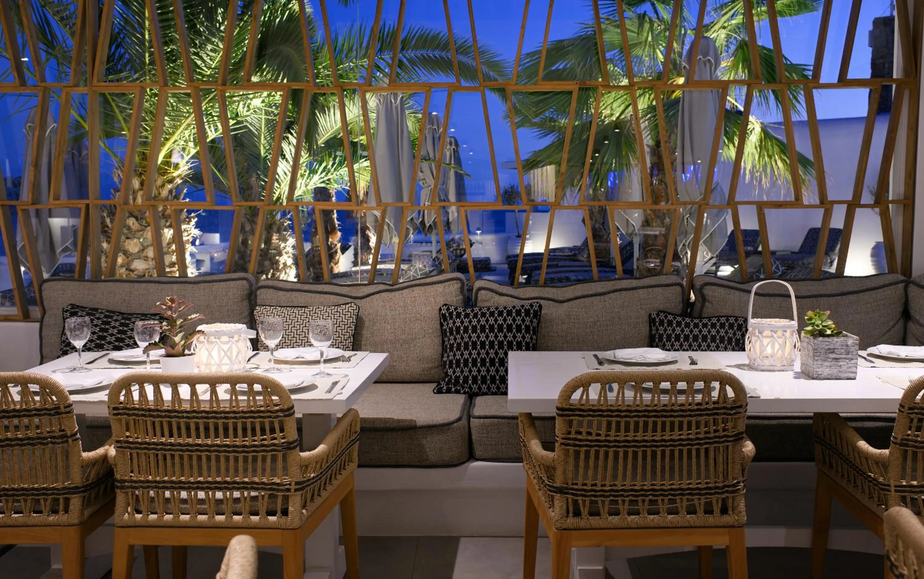 Restaurant/places to eat in Petinos Beach Hotel