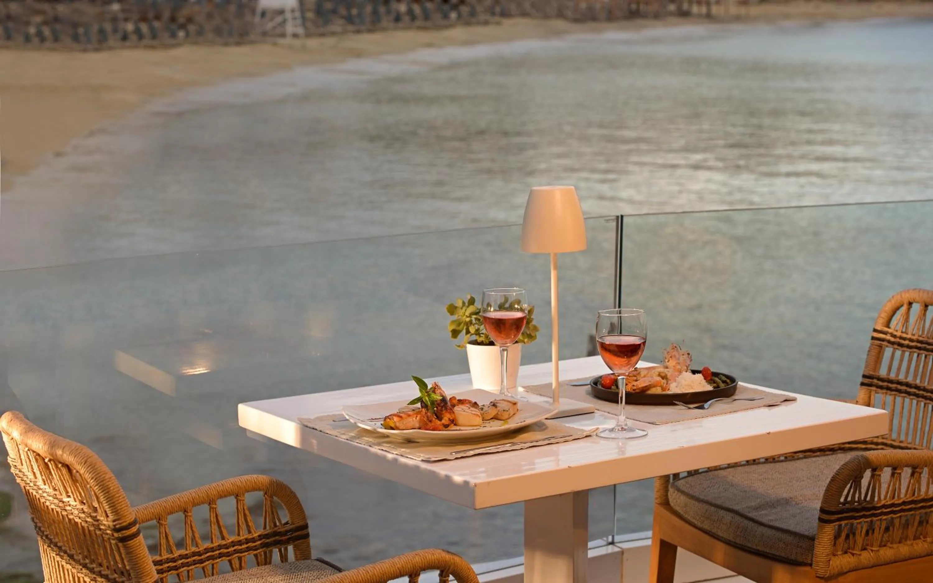 Restaurant/places to eat in Petinos Beach Hotel